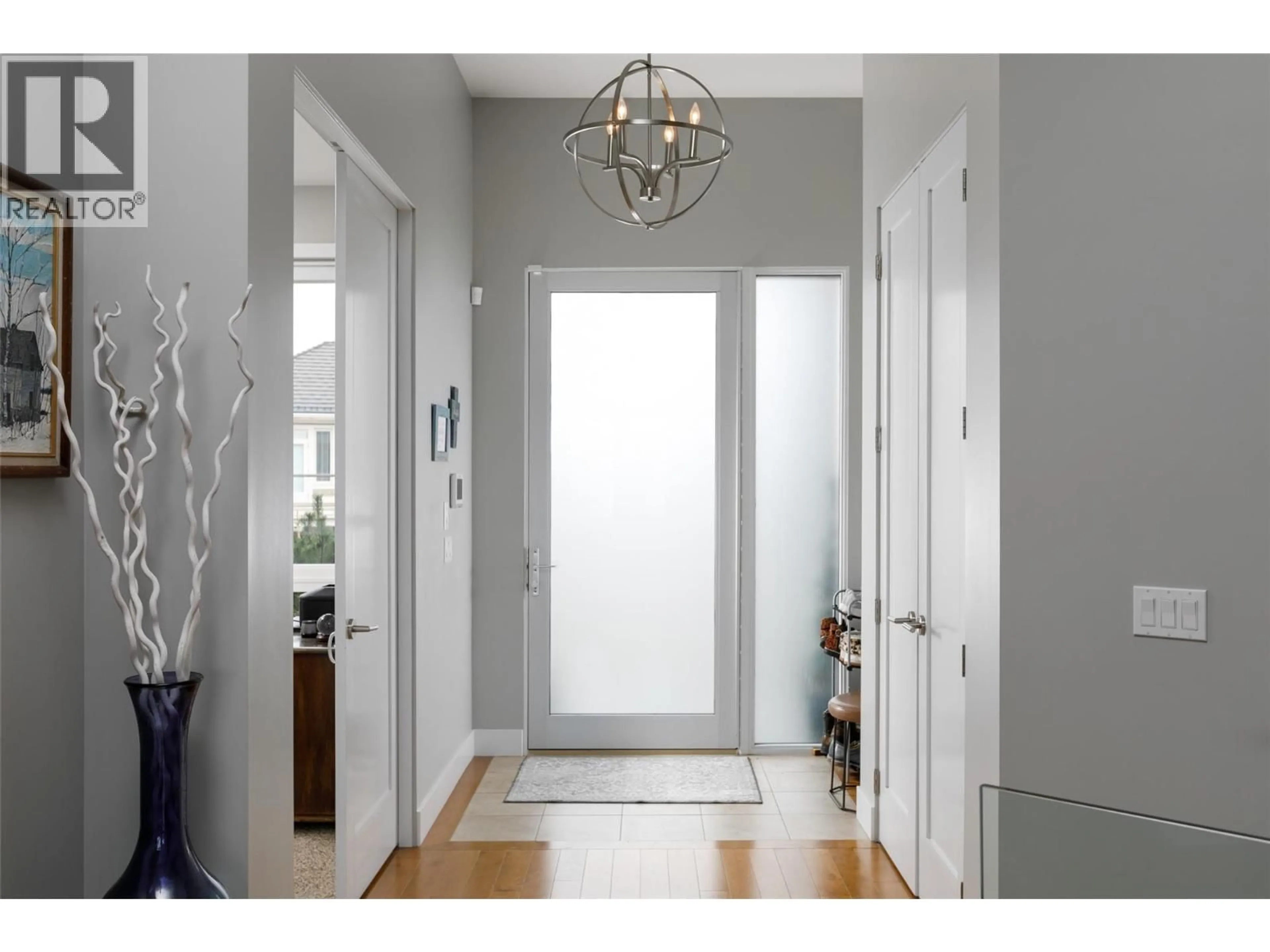 Indoor entryway for 5342 SIGNET CRESCENT, Kelowna British Columbia V1W5J5