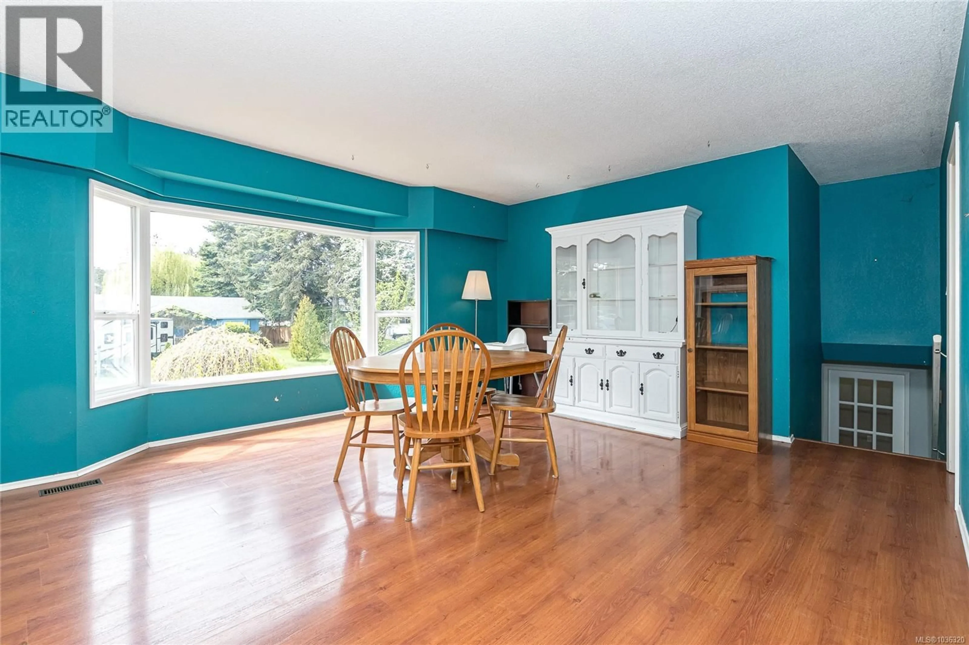 Dining room, wood/laminate floor for 1268 MARCHANT ROAD, Central Saanich British Columbia V8M1G5