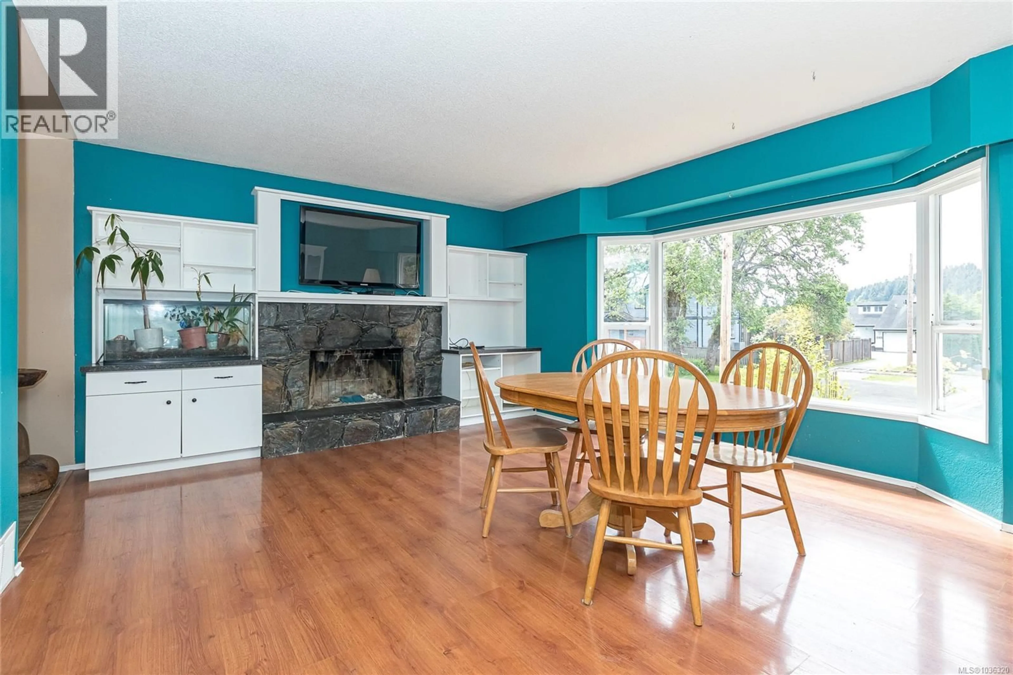 Dining room, wood/laminate floor for 1268 MARCHANT ROAD, Central Saanich British Columbia V8M1G5