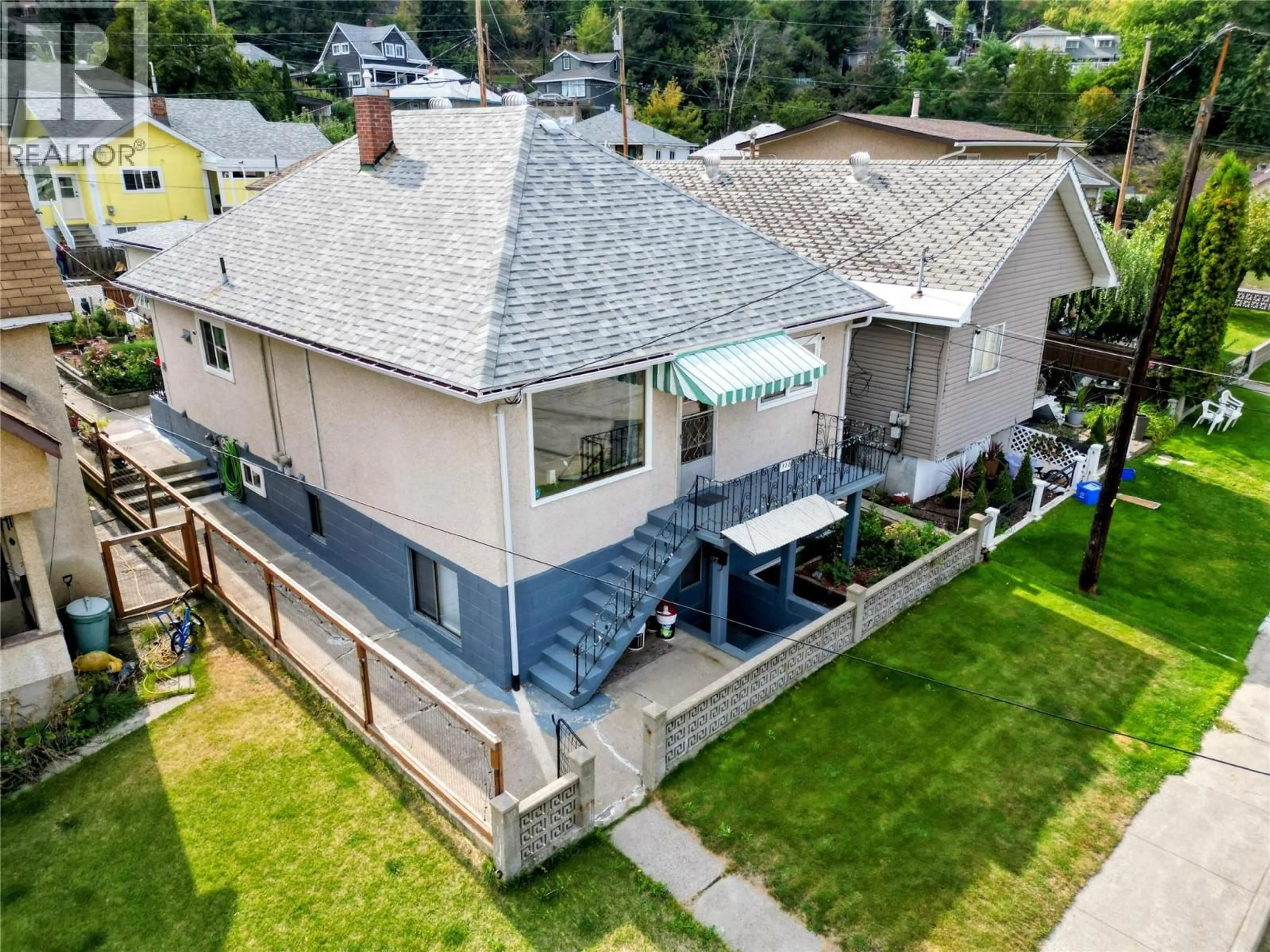 A pic from outside/outdoor area/front of a property/back of a property/a pic from drone, street for 930 MILLIGAN AVENUE, Trail British Columbia V1R3H7