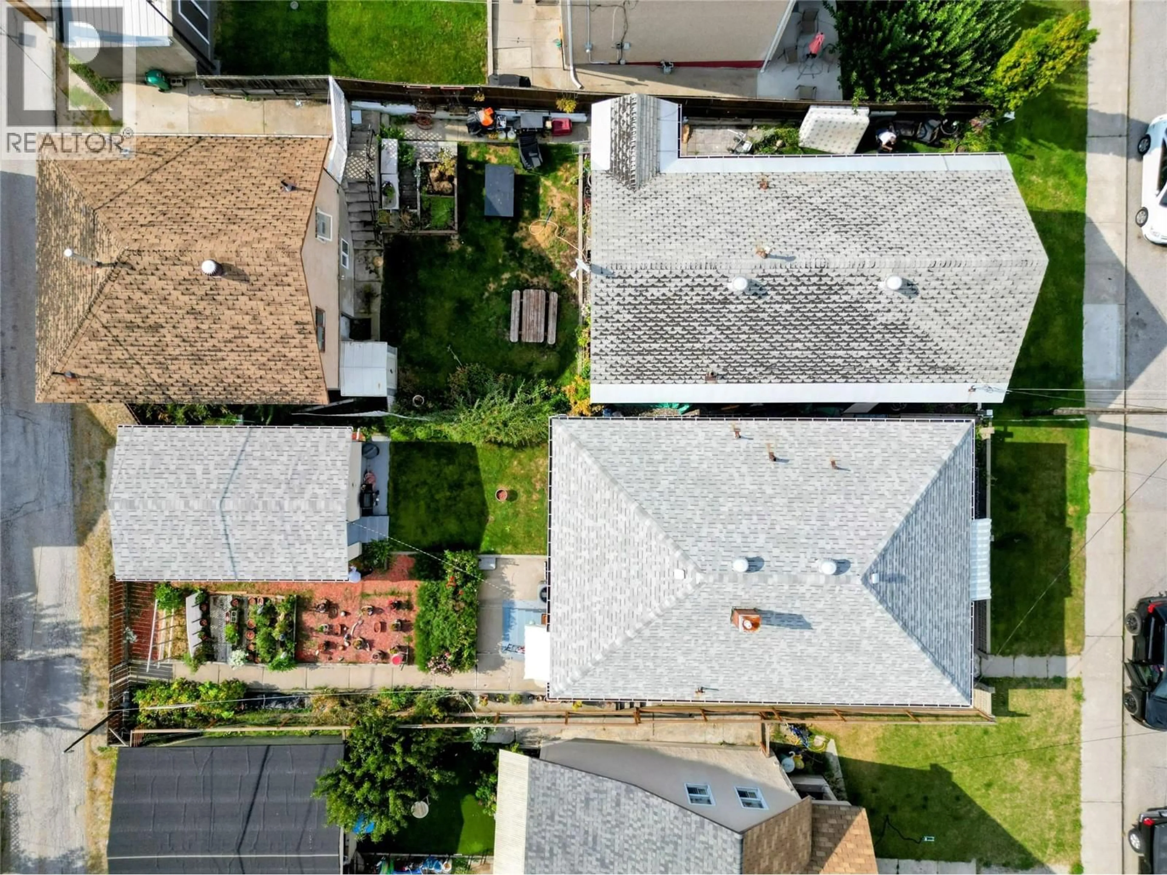 A pic from outside/outdoor area/front of a property/back of a property/a pic from drone, street for 930 MILLIGAN AVENUE, Trail British Columbia V1R3H7
