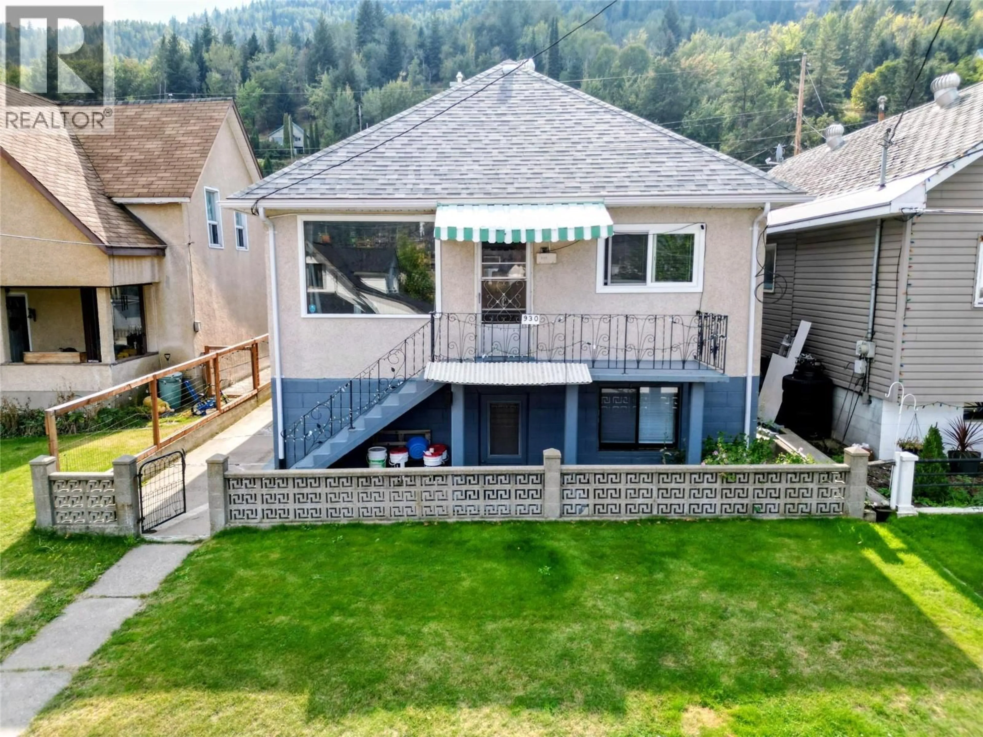 A pic from outside/outdoor area/front of a property/back of a property/a pic from drone, mountain view for 930 MILLIGAN AVENUE, Trail British Columbia V1R3H7