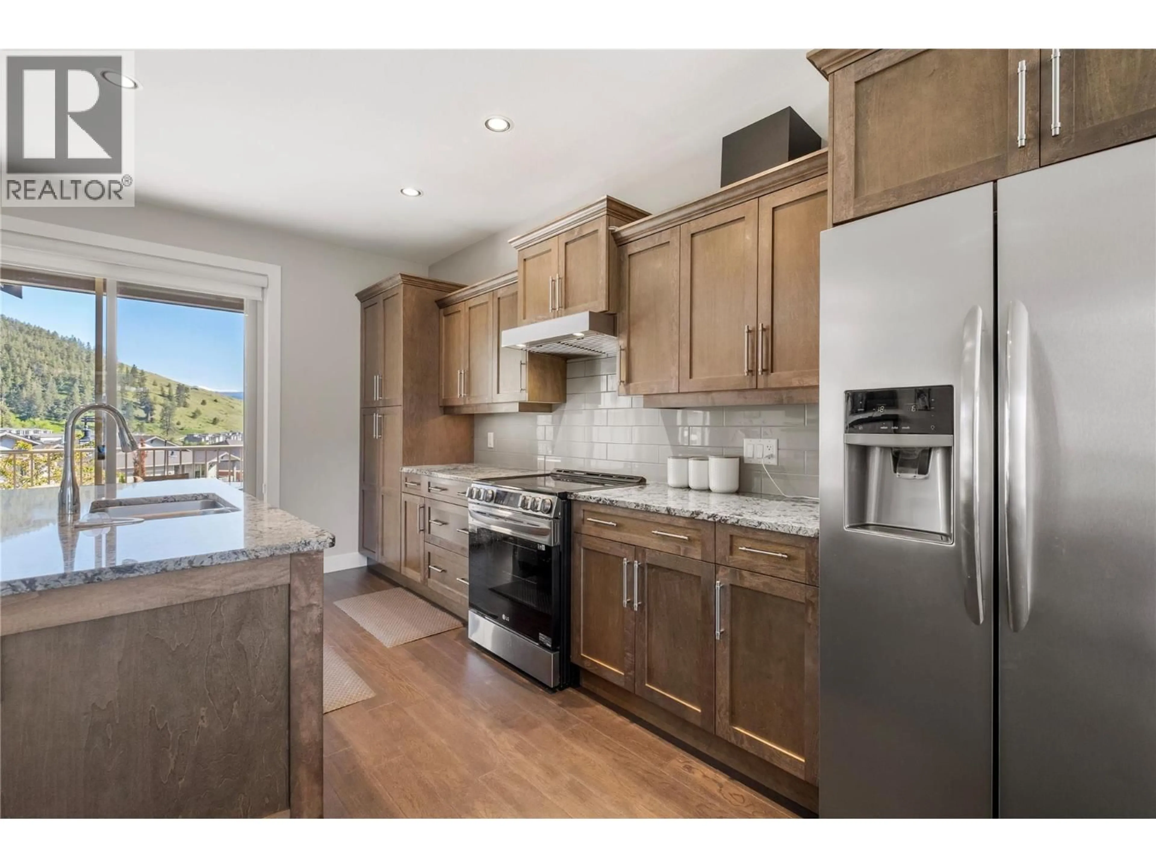 Standard kitchen, wood/laminate floor for 1852 SPLIT RAIL PLACE, Kelowna British Columbia V1P1R1