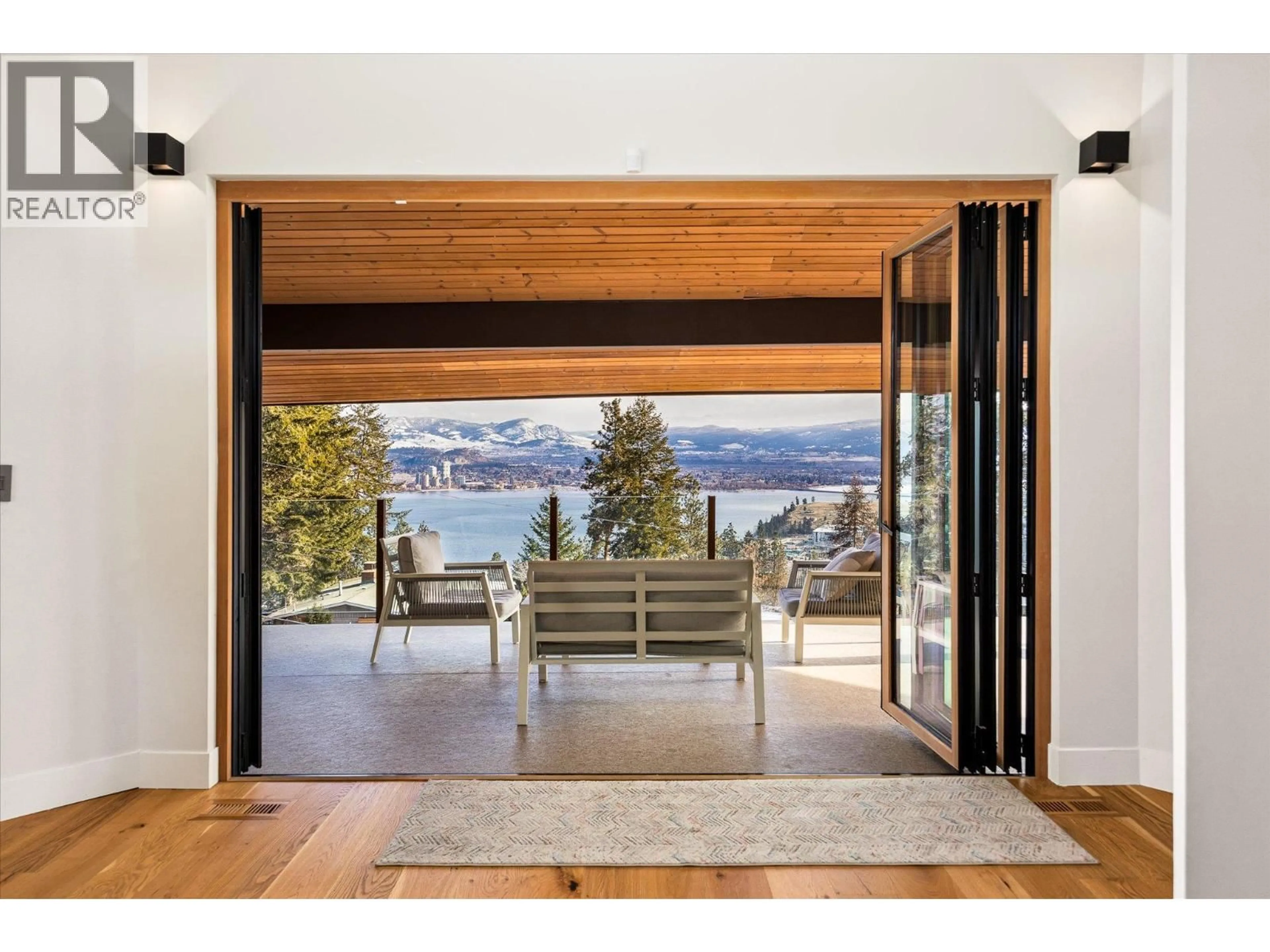 Indoor entryway for 1446 SCOTT CRESCENT, West Kelowna British Columbia V1Z2X6