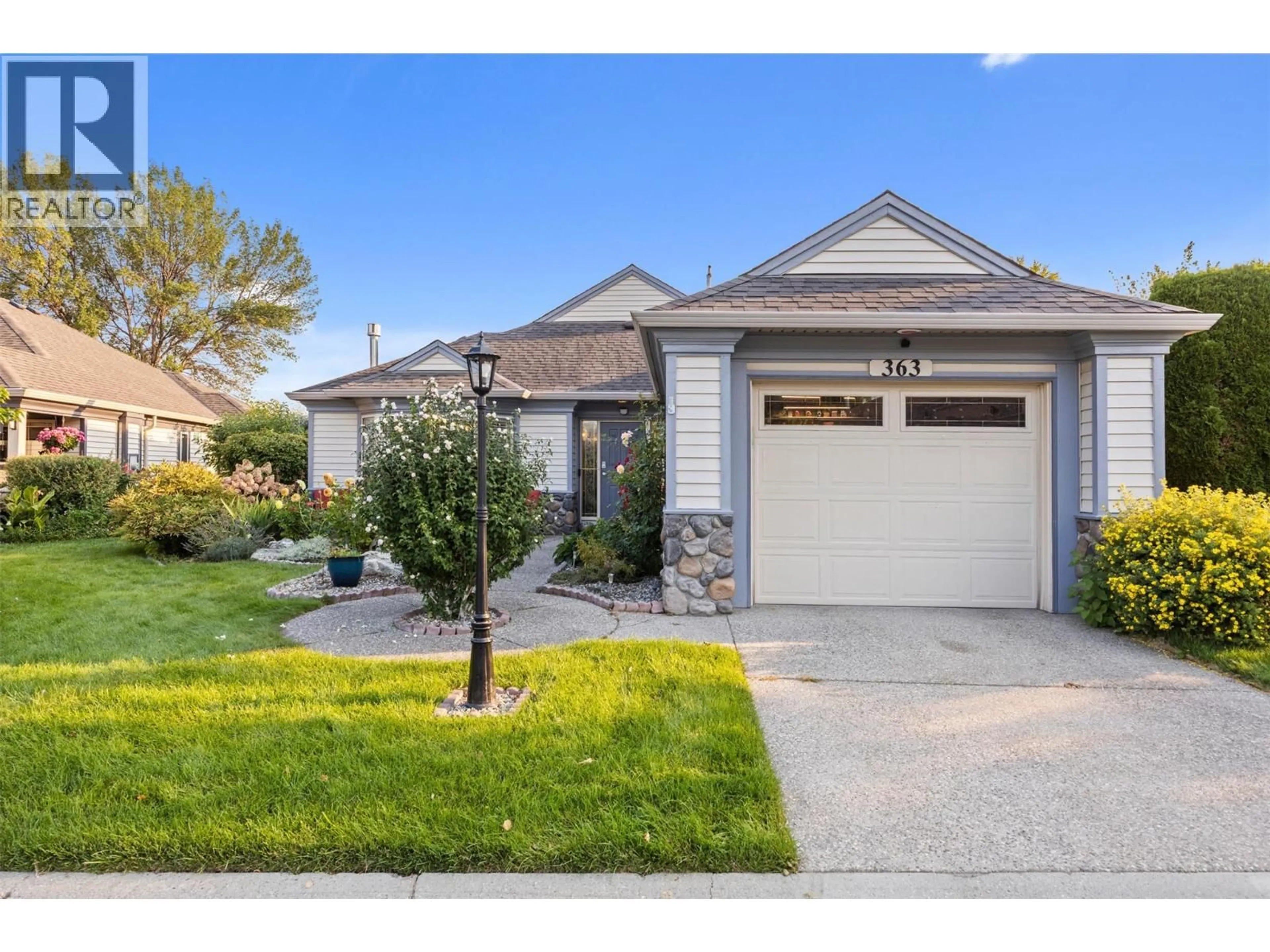 Home with vinyl exterior material, street for 363 - 550 YATES ROAD, Kelowna British Columbia V1V1Z4
