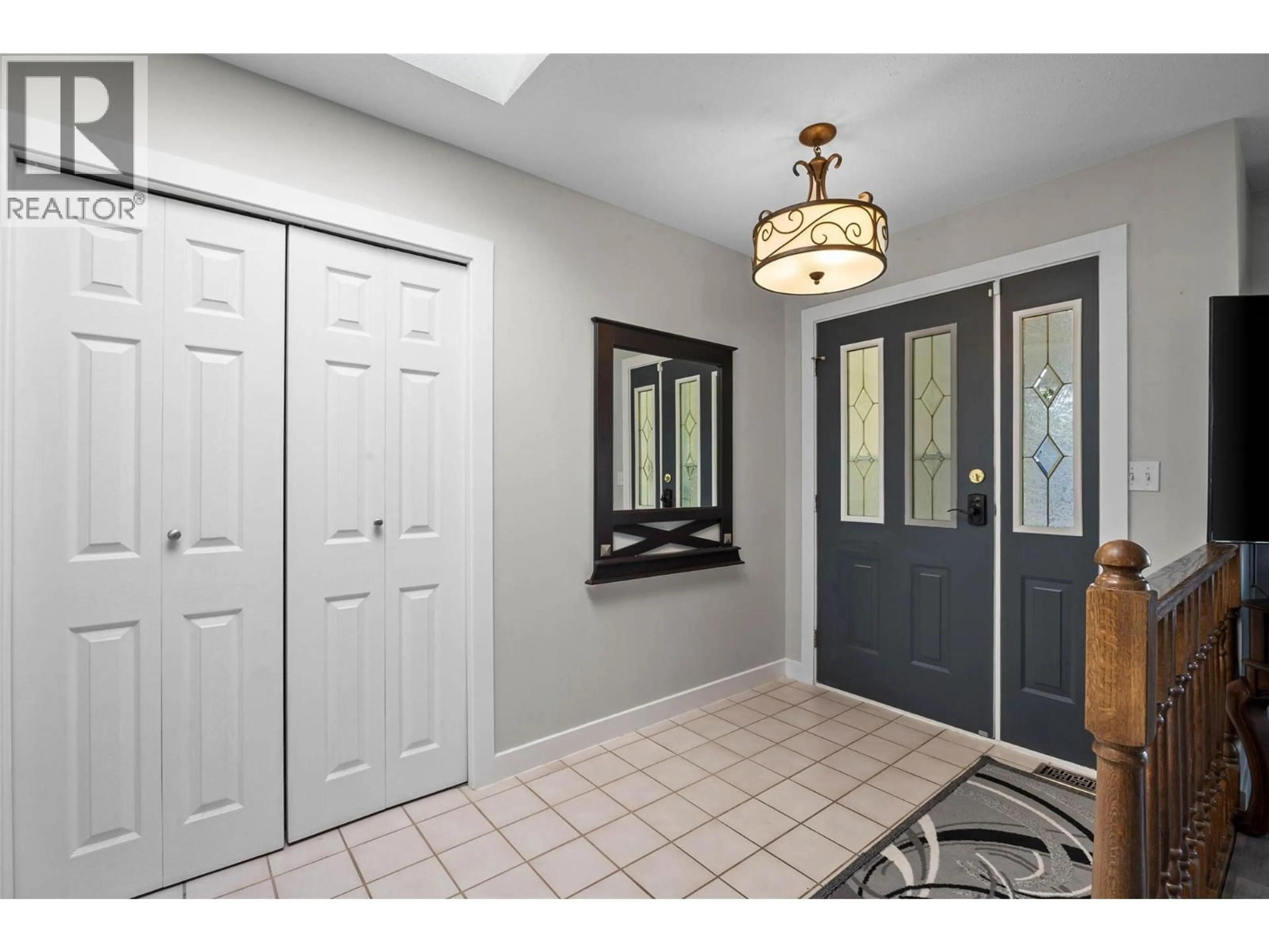 Indoor entryway for 985 SCHREINER STREET, Kamloops British Columbia V2B5W1