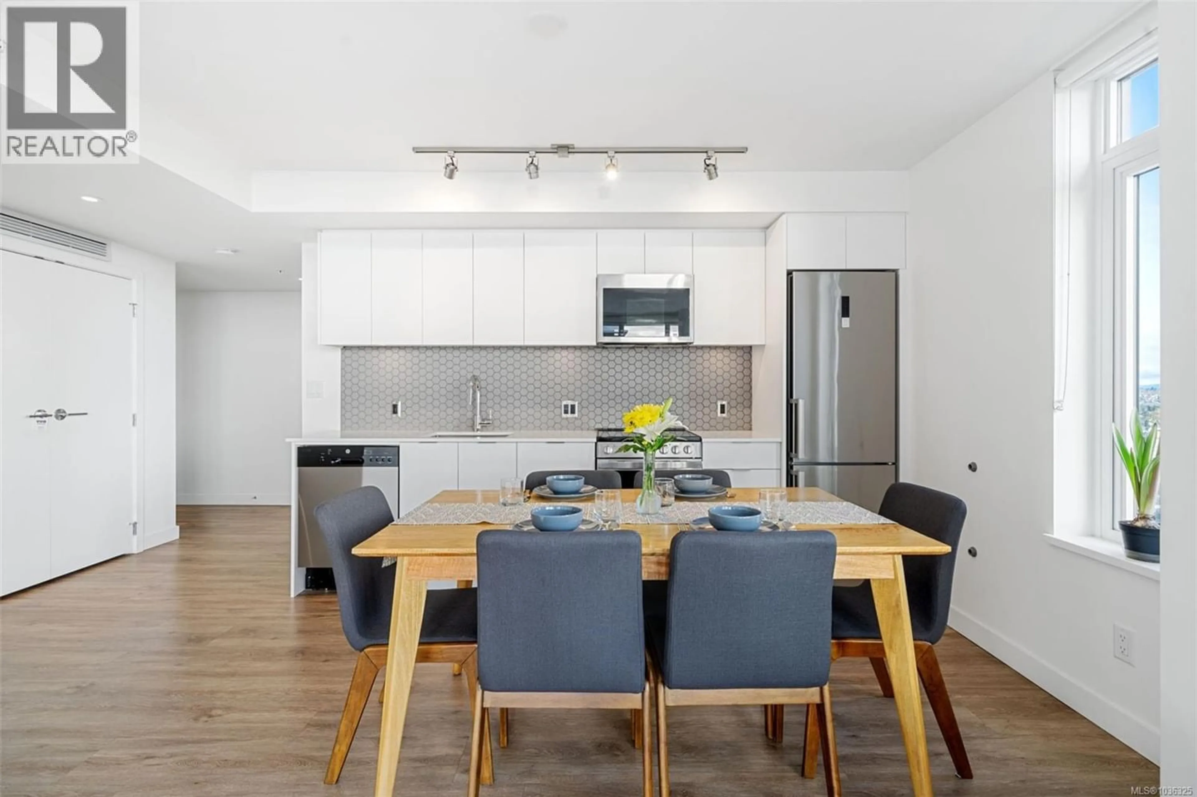 Unknown for 2002 - 845 JOHNSON STREET, Victoria British Columbia V8W0G3