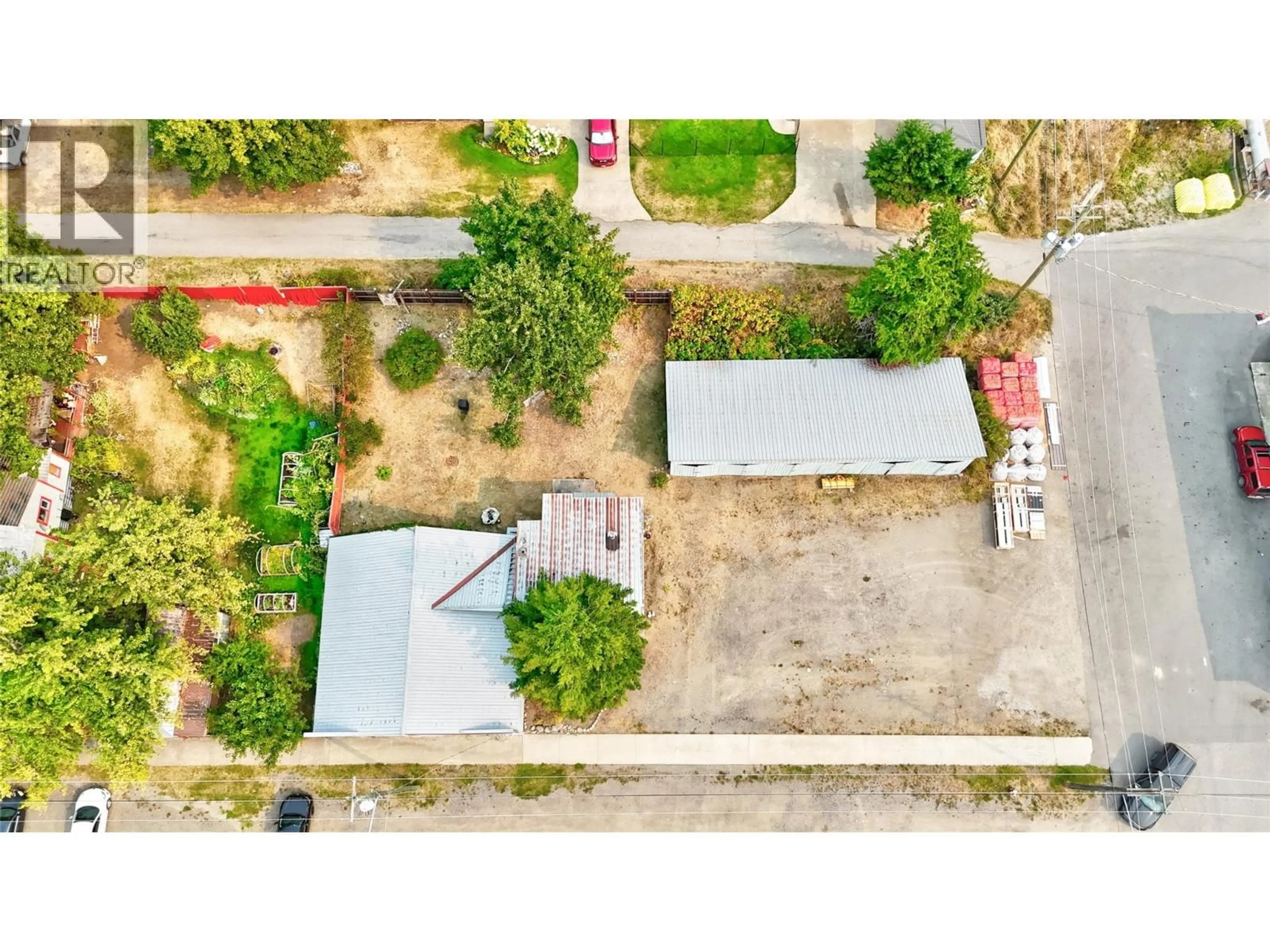 A pic from outside/outdoor area/front of a property/back of a property/a pic from drone, street for 306 & 310 LAKE AVENUE, Silverton British Columbia V0G1S0