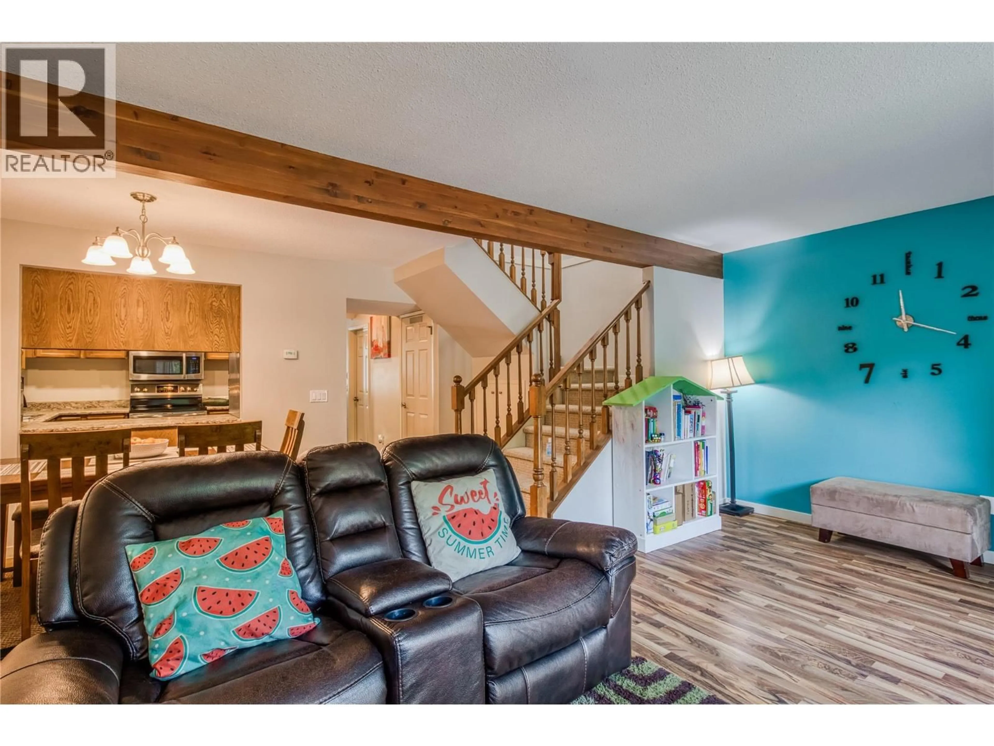 Living room with furniture, wood/laminate floor for 151 - 1050 SPRINGFIELD ROAD, Kelowna British Columbia V1Y8J7