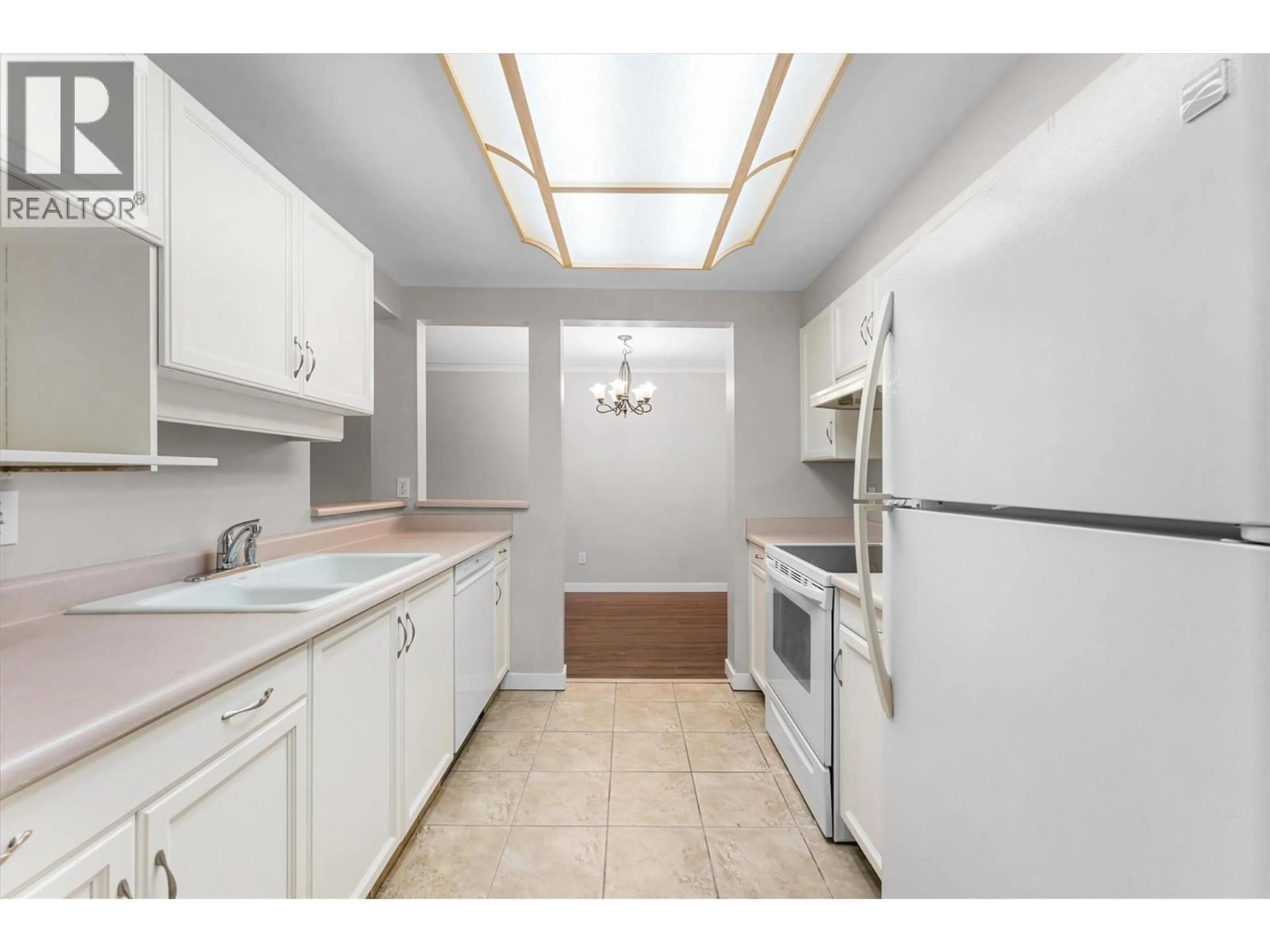 Standard kitchen, unknown for 210 - 255 AURORA CRESCENT, Kelowna British Columbia V1X7L8