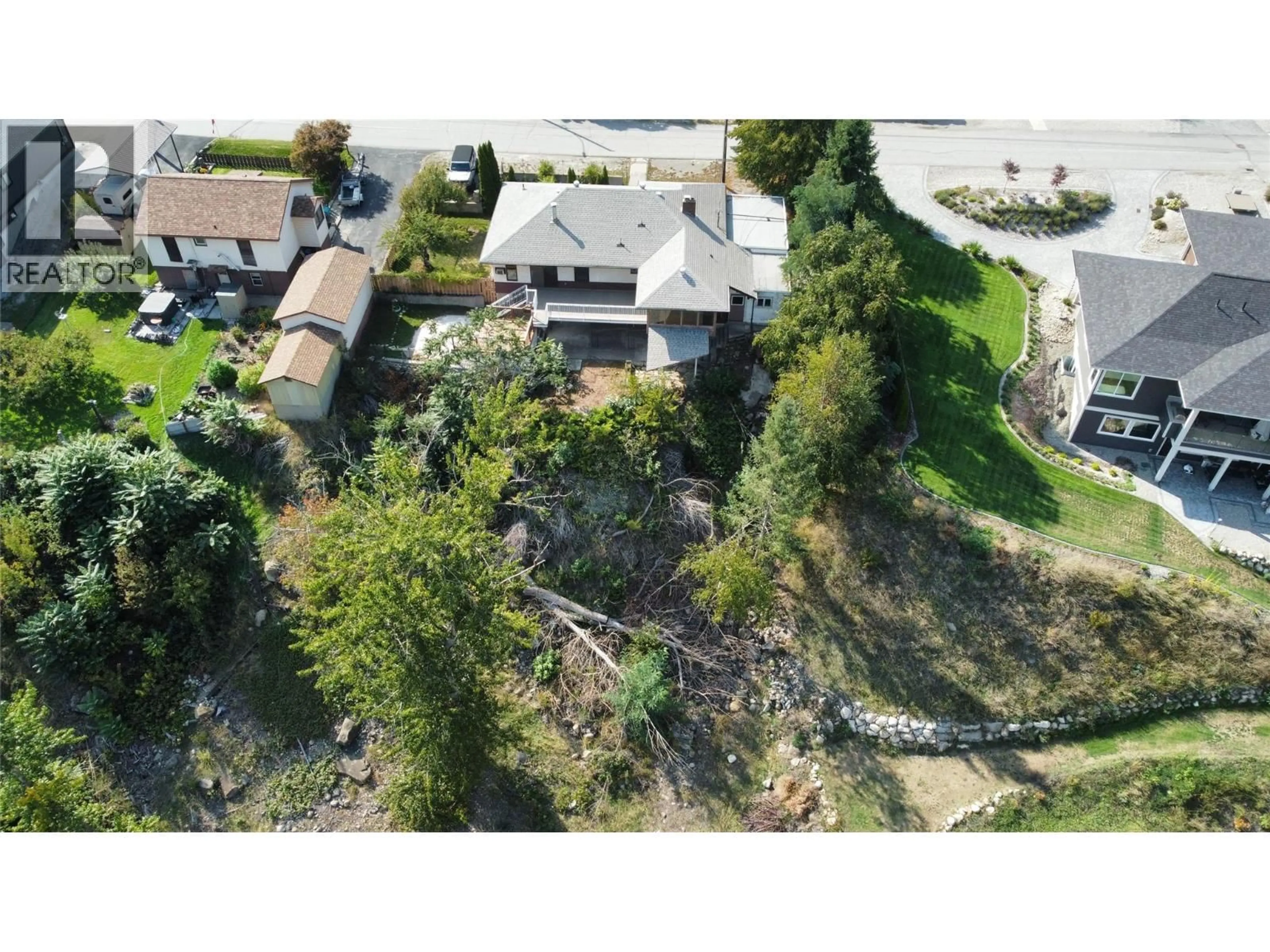 A pic from outside/outdoor area/front of a property/back of a property/a pic from drone, street for 221 2ND AVENUE, Rivervale British Columbia V1R4V2