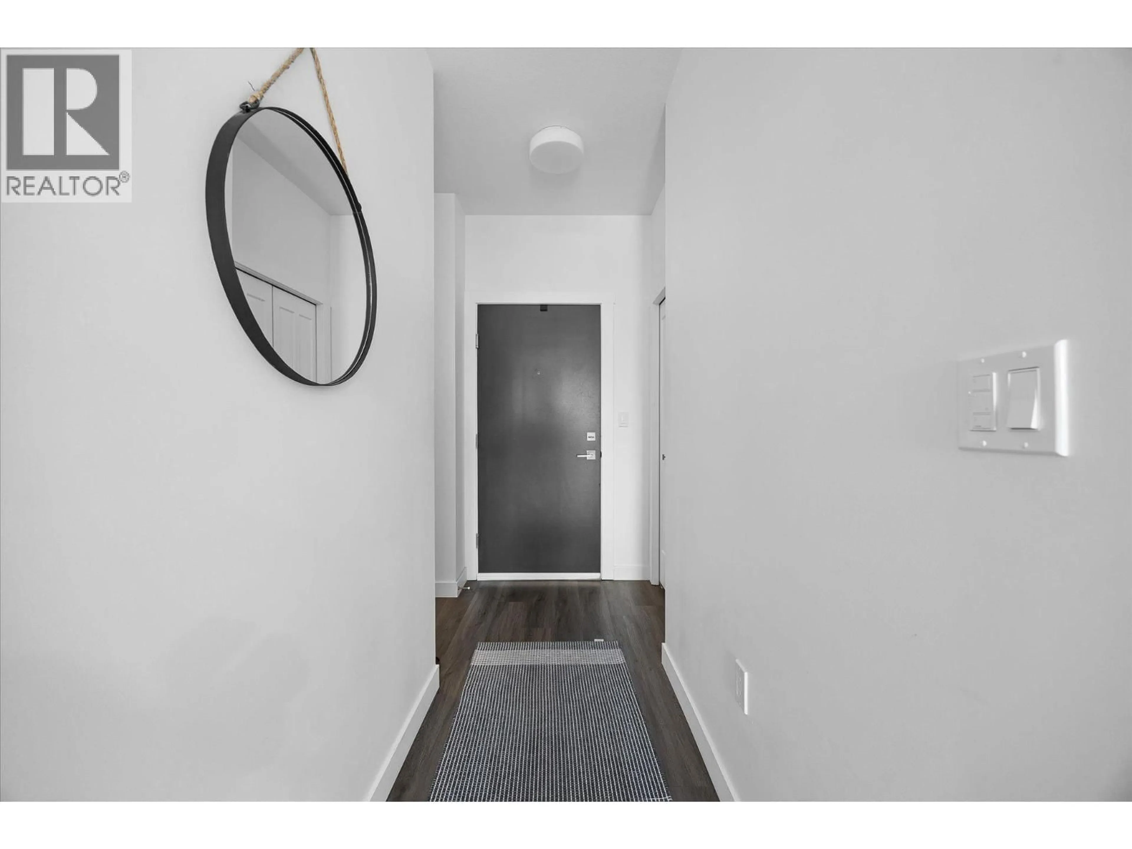 Indoor entryway for 304 - 3630 MISSION SPRINGS DRIVE, Kelowna British Columbia V1W0B2