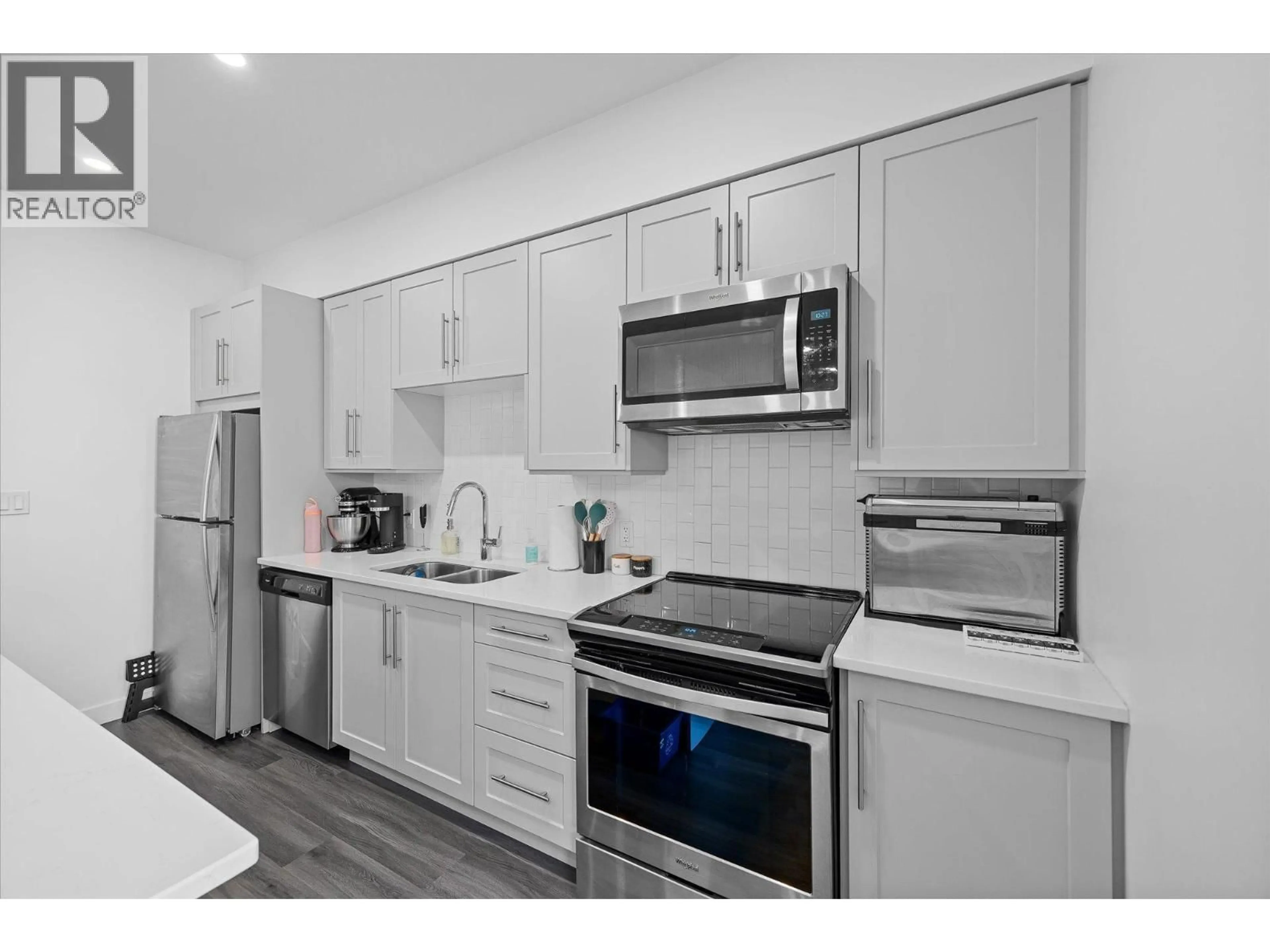 Standard kitchen, unknown for 304 - 3630 MISSION SPRINGS DRIVE, Kelowna British Columbia V1W0B2