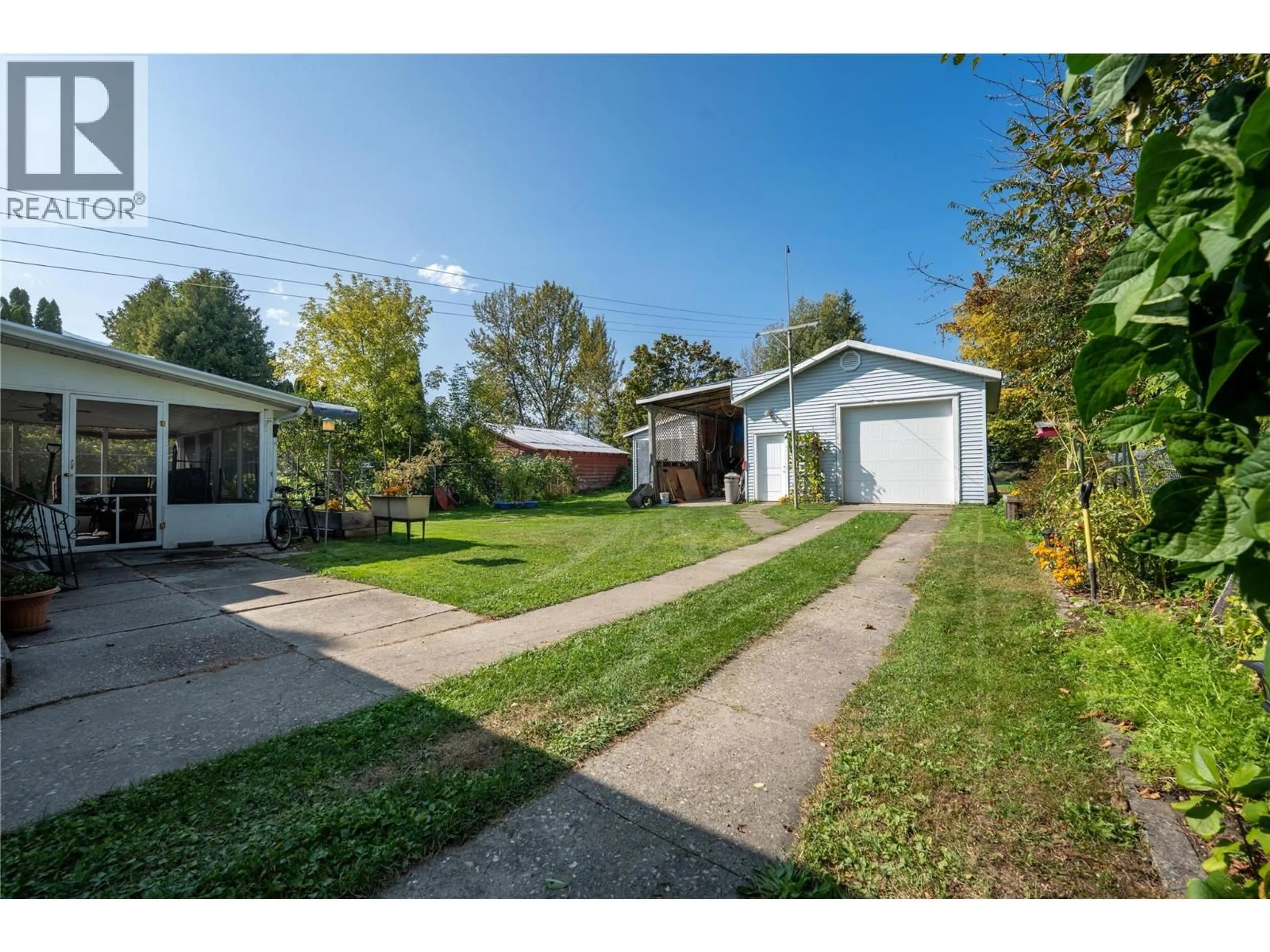 A pic from outside/outdoor area/front of a property/back of a property/a pic from drone, street for 919 DOWNIE STREET, Revelstoke British Columbia V0E2S0