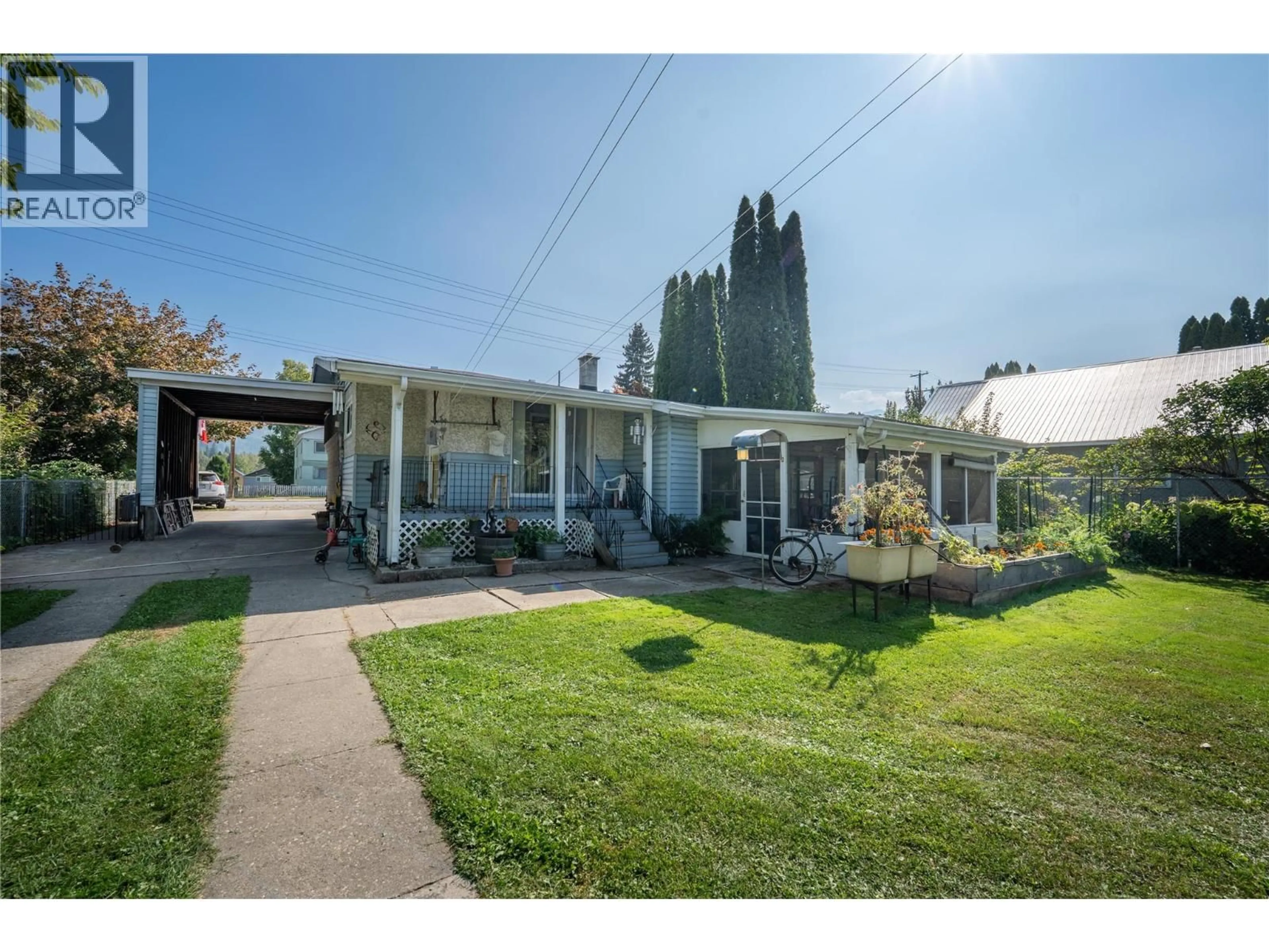 A pic from outside/outdoor area/front of a property/back of a property/a pic from drone, street for 919 DOWNIE STREET, Revelstoke British Columbia V0E2S0