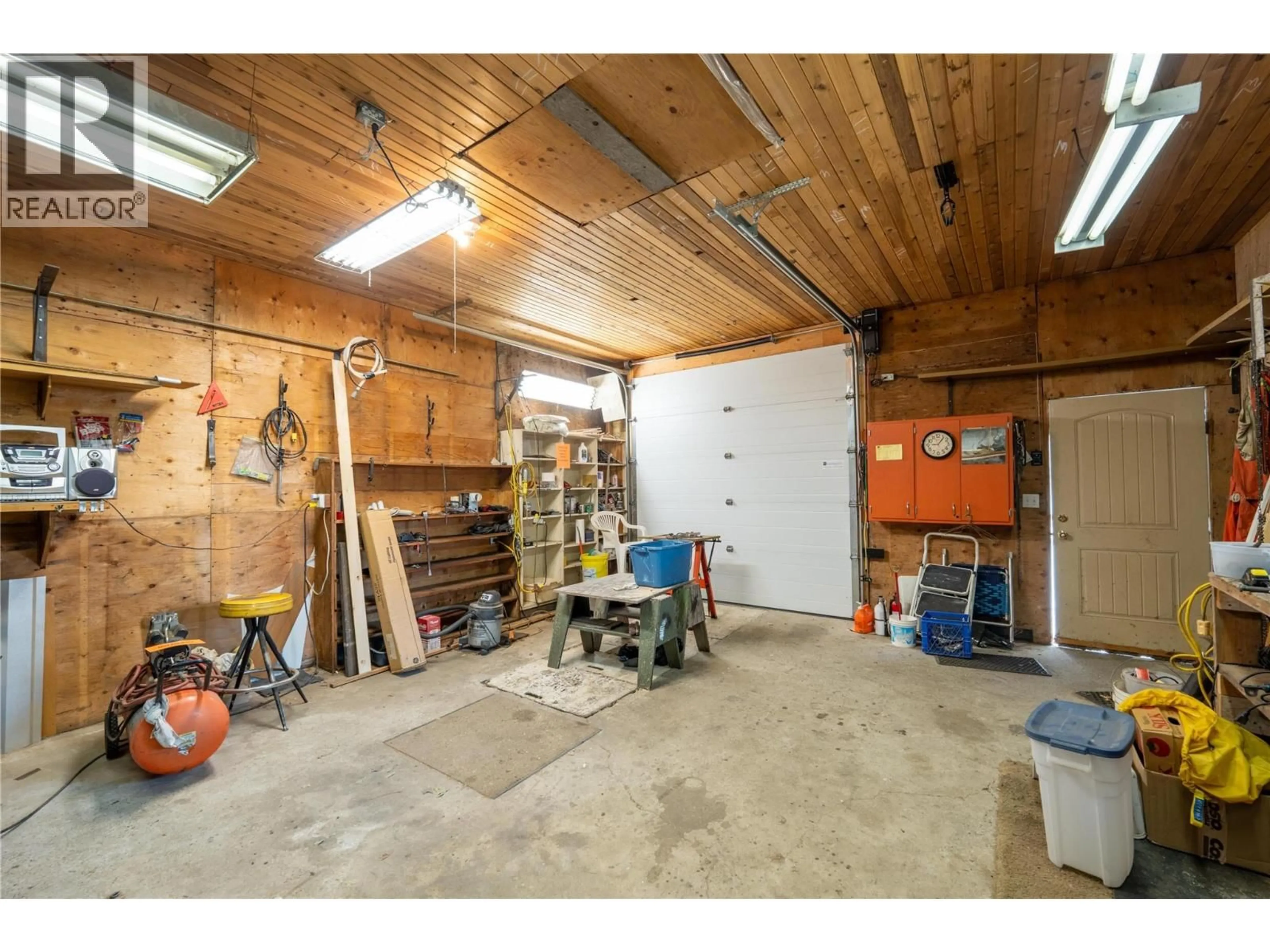 Indoor garage for 919 DOWNIE STREET, Revelstoke British Columbia V0E2S0