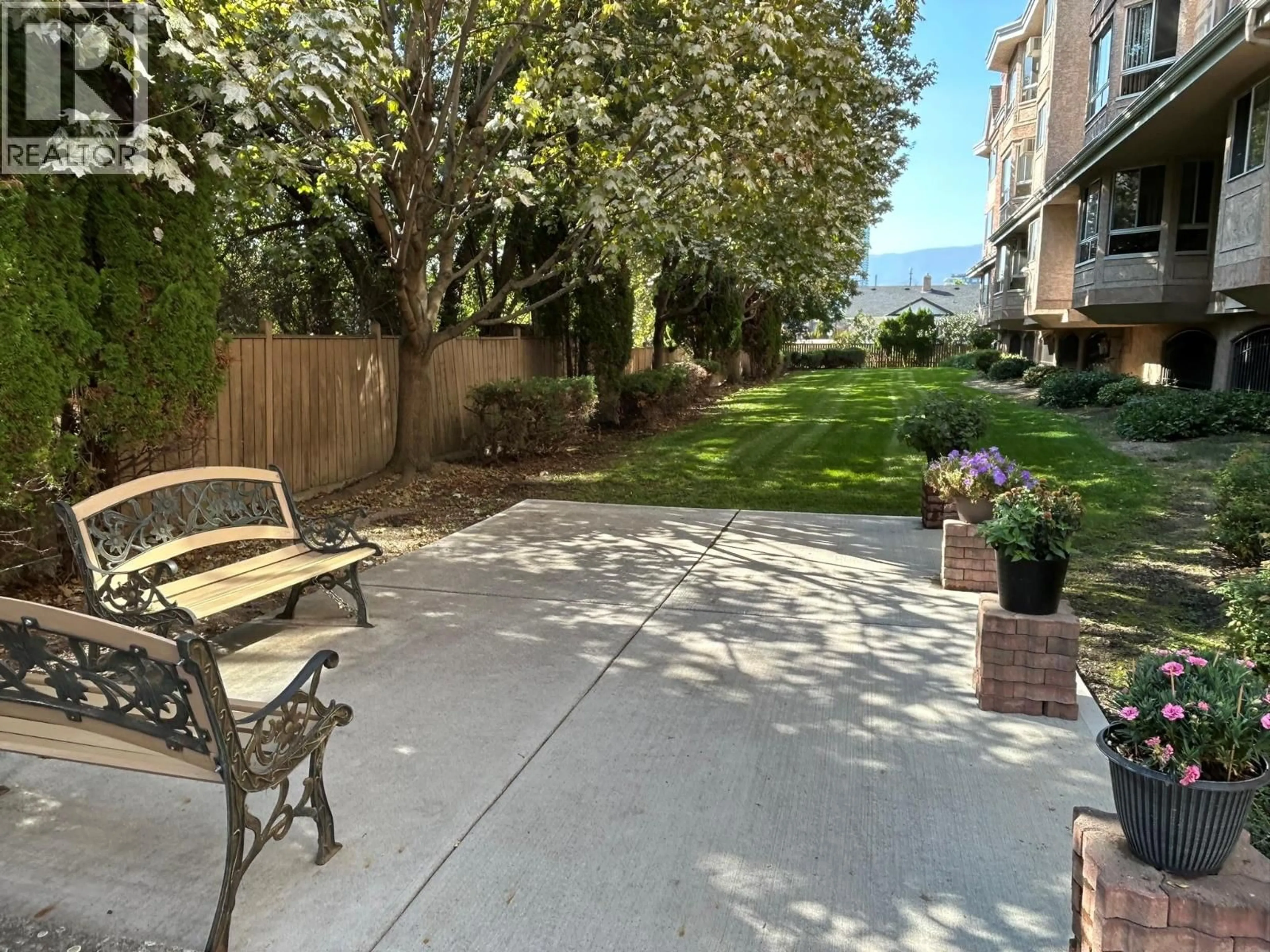 Patio, mountain view for 304 - 945 LAWRENCE AVENUE, Kelowna British Columbia V1Y6M3