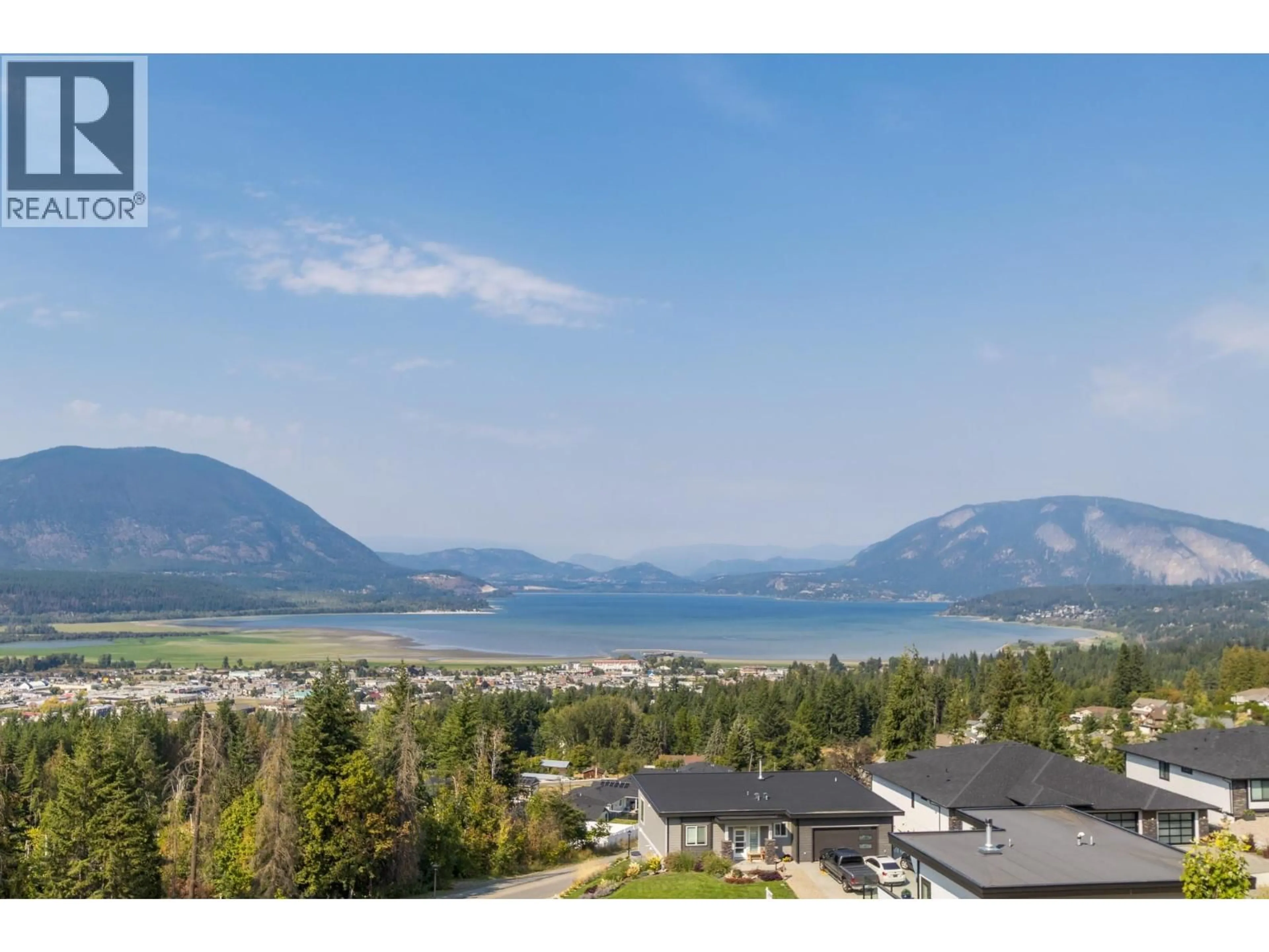 A pic from outside/outdoor area/front of a property/back of a property/a pic from drone, water/lake/river/ocean view for 1061 19 AVENUE SOUTHEAST, Salmon Arm British Columbia V1E0E6