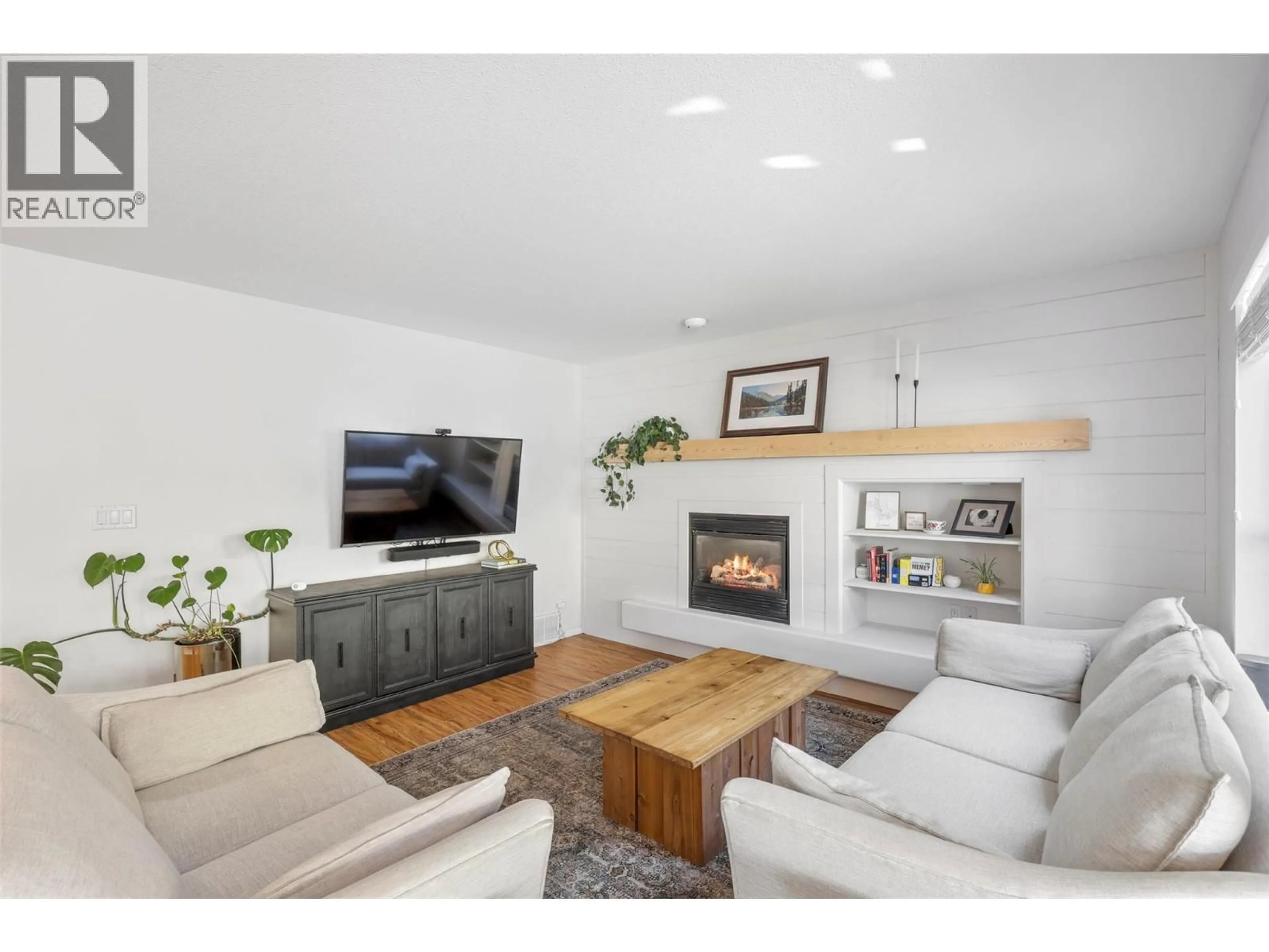 Living room with furniture, wood/laminate floor for 1812 LODGEPOLE DRIVE, Kamloops British Columbia V1S1X7