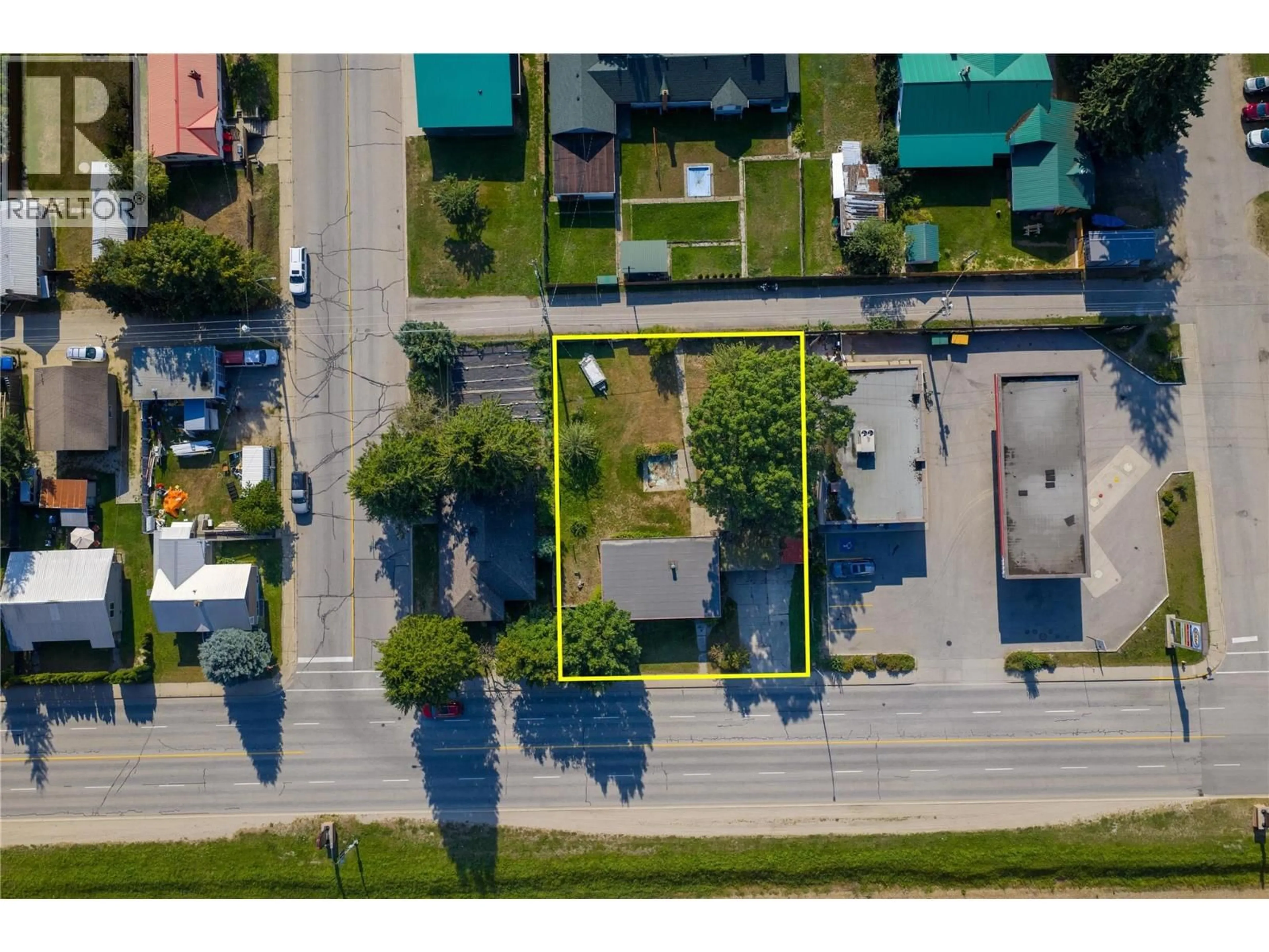 A pic from outside/outdoor area/front of a property/back of a property/a pic from drone, street for 1003 VICTORIA ROAD, Revelstoke British Columbia V0E2S0