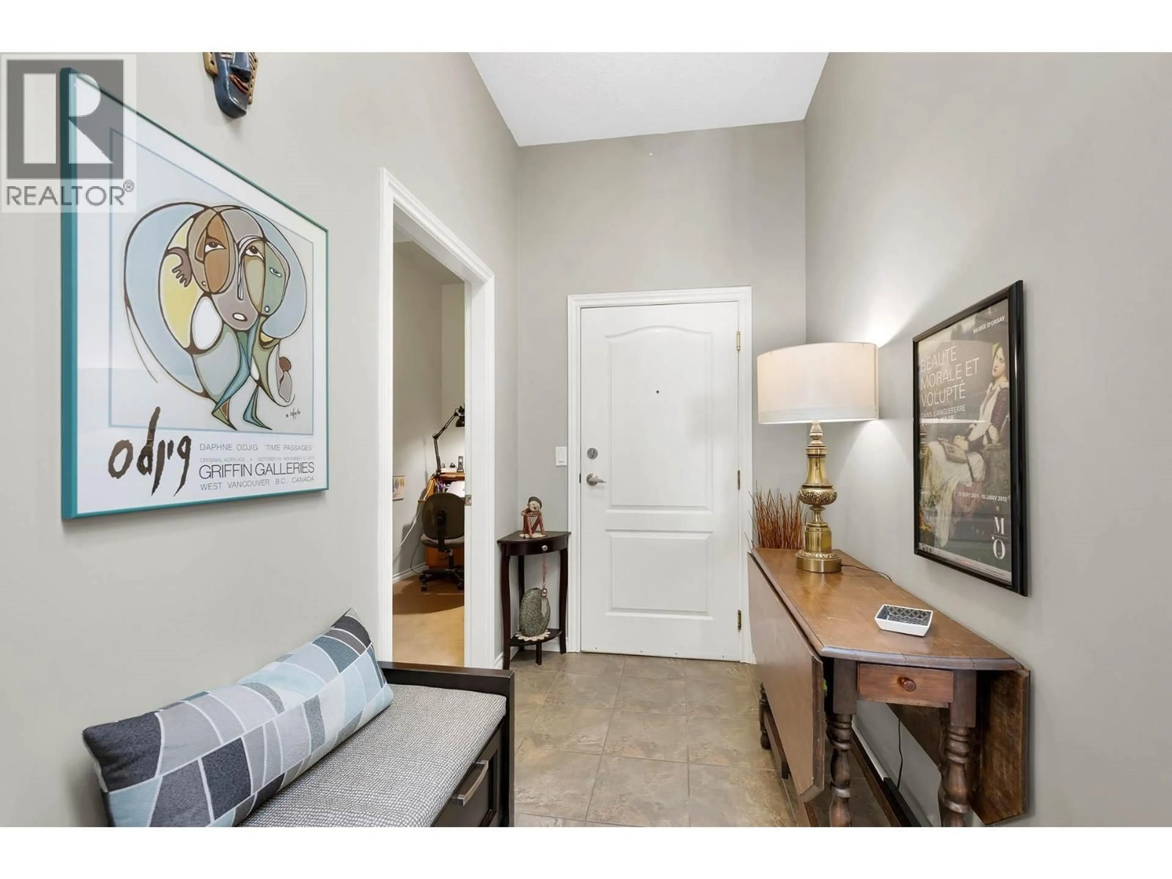 Indoor entryway for 502 - 712 SAHALI TERRACE, Kamloops British Columbia V2C6T2