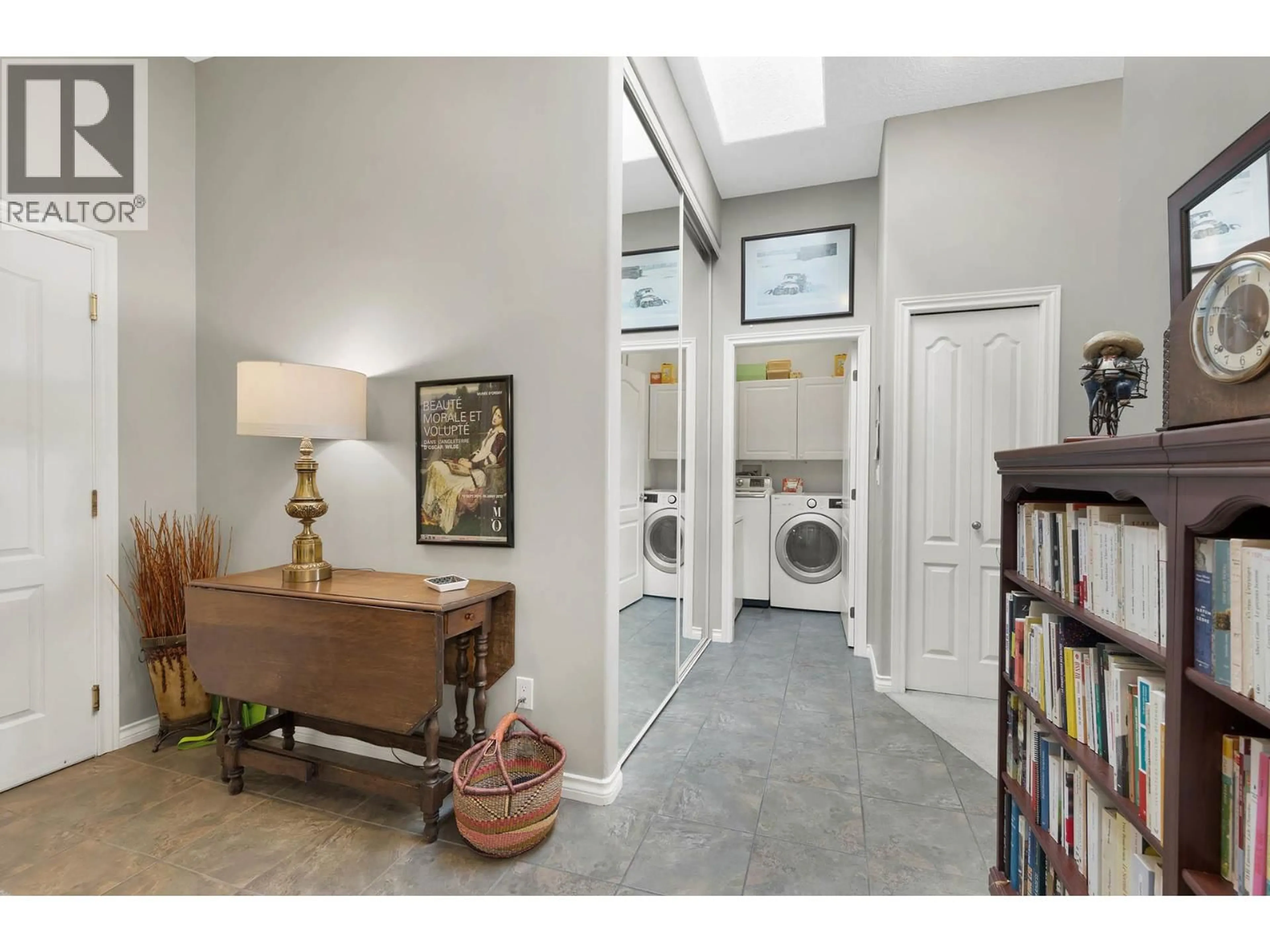 Indoor entryway for 502 - 712 SAHALI TERRACE, Kamloops British Columbia V2C6T2