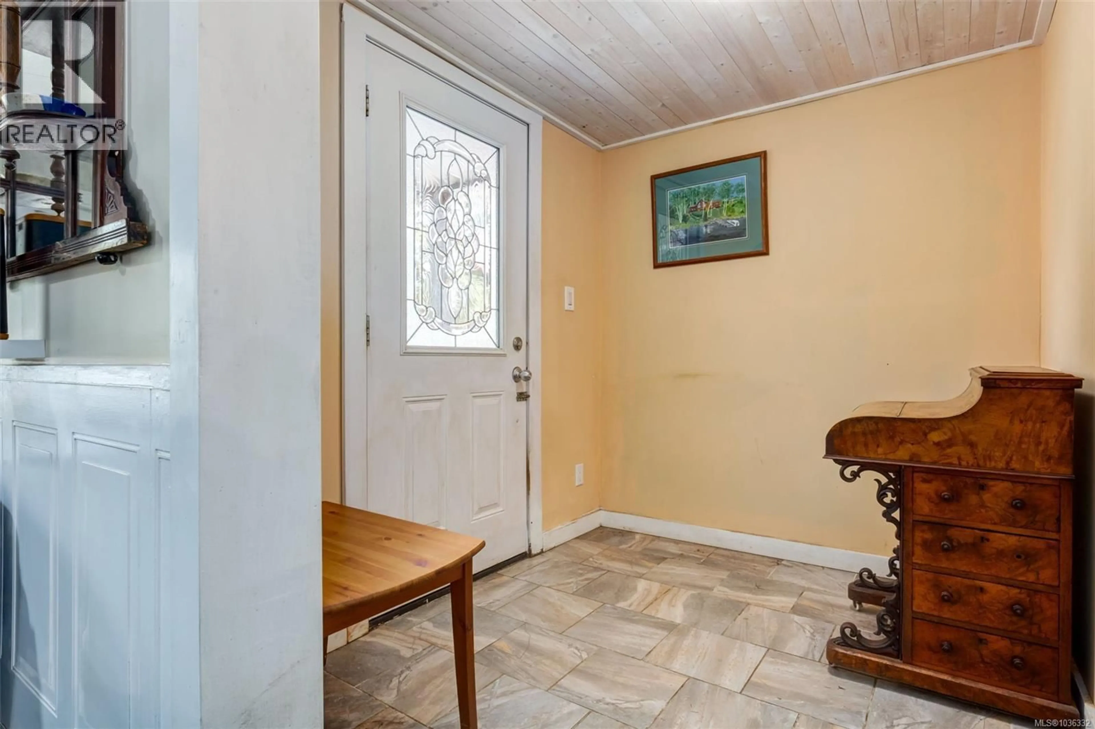 Indoor entryway for 74 - 3560 HALLBERG ROAD, Nanaimo British Columbia V9G1L4