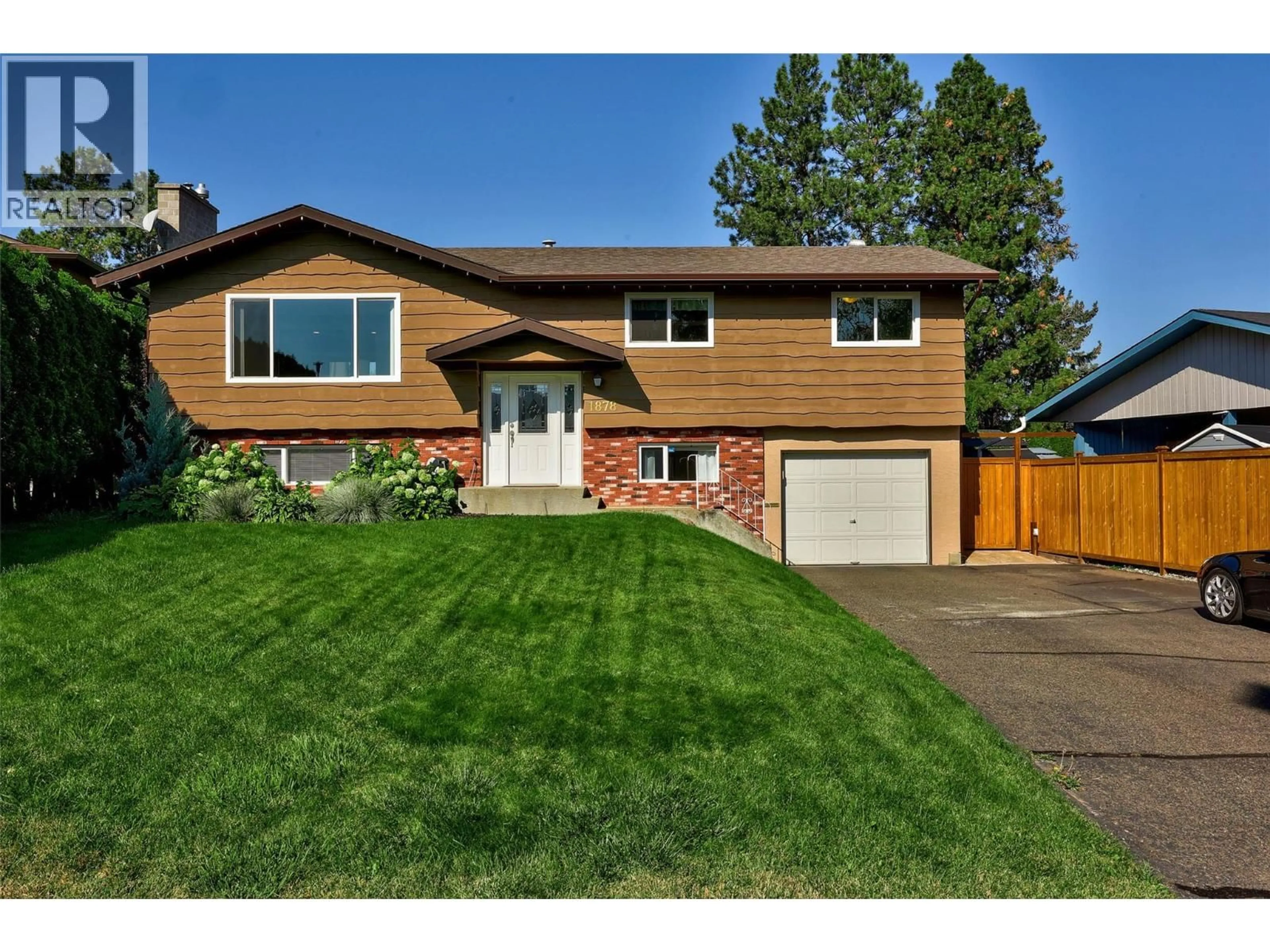 Home with vinyl exterior material, street for 1878 WHISTLER COURT, Kamloops British Columbia V2E1X7