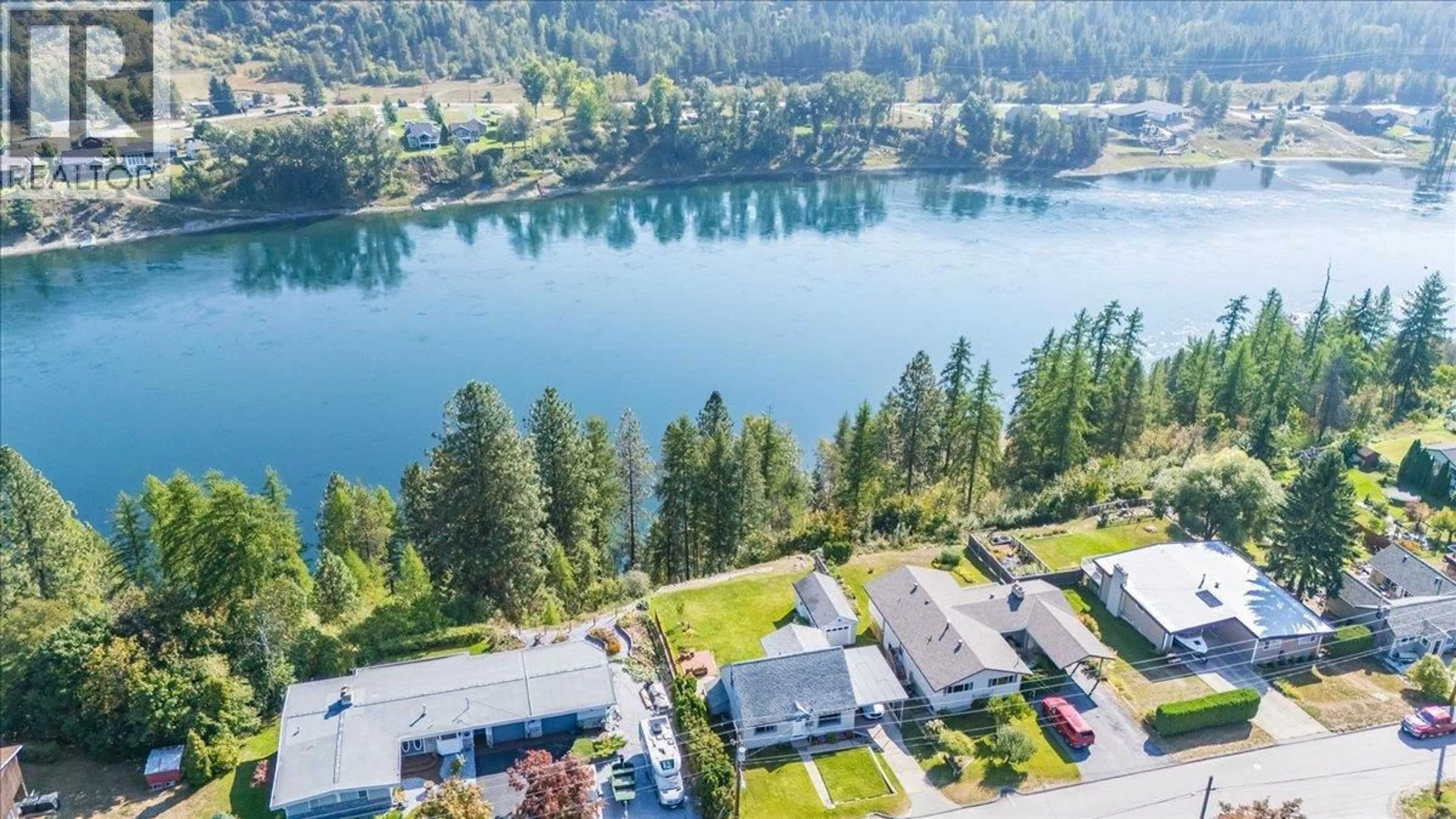 A pic from outside/outdoor area/front of a property/back of a property/a pic from drone, water/lake/river/ocean view for 3317 3RD AVENUE, Castlegar British Columbia V1N2R5