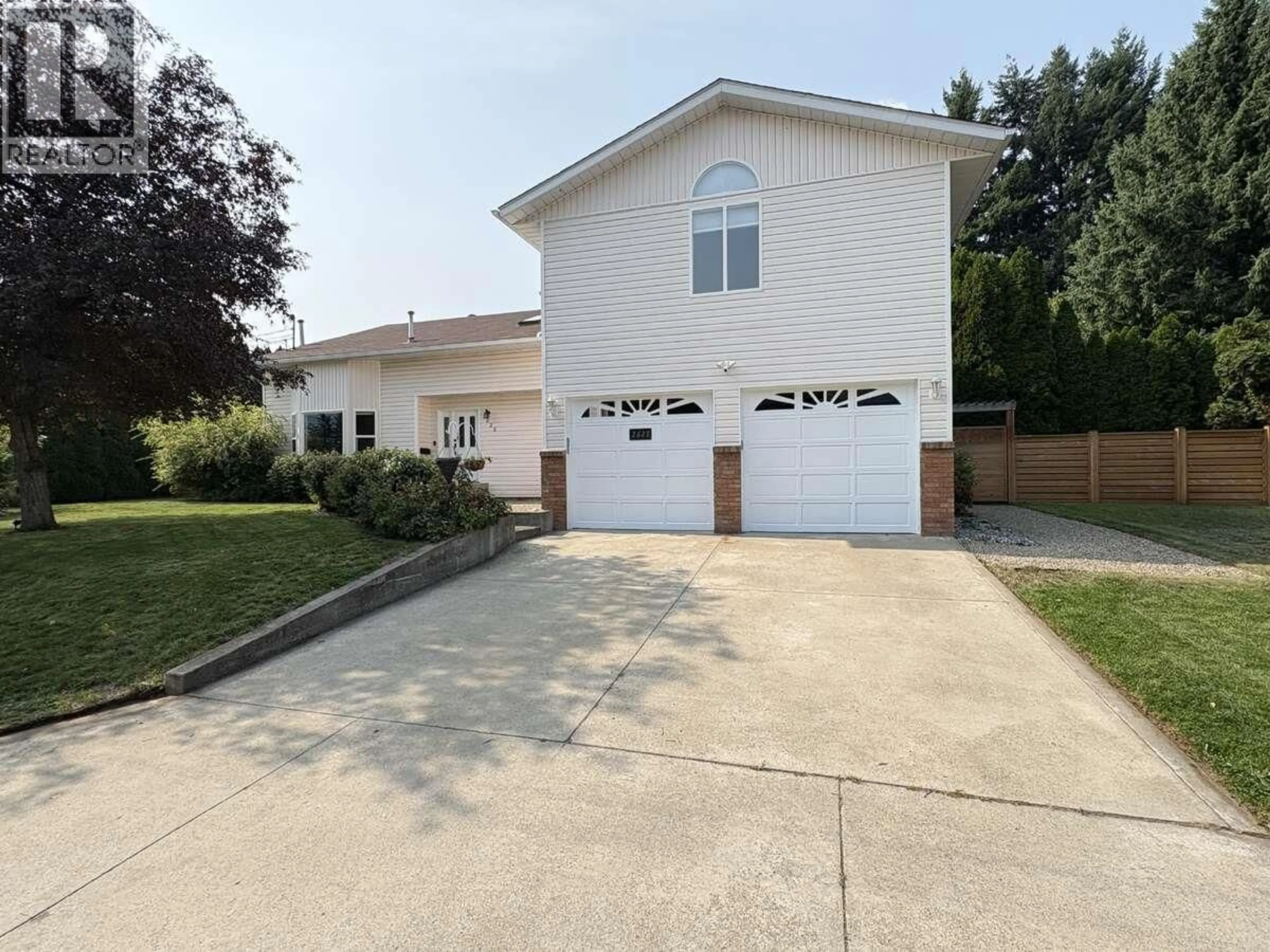 Home with vinyl exterior material, street for 2628 6TH AVENUE, Castlegar British Columbia V1N2W2