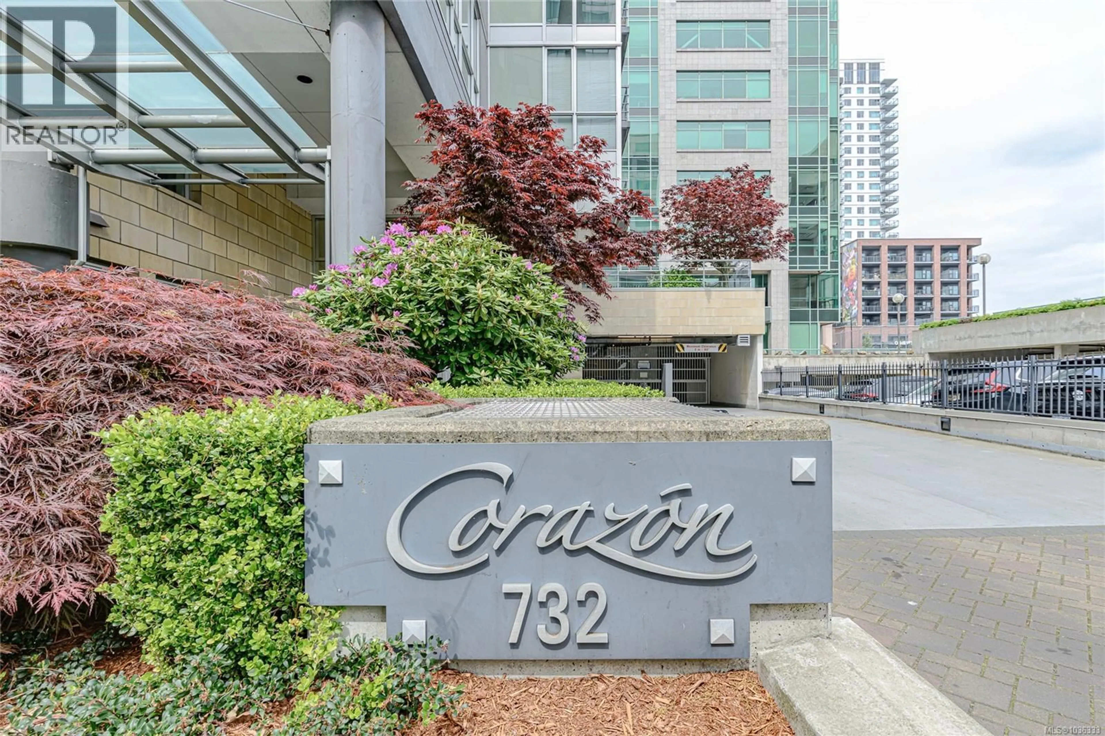 Indoor foyer for 705 - 732 CORMORANT STREET, Victoria British Columbia V8W1P8
