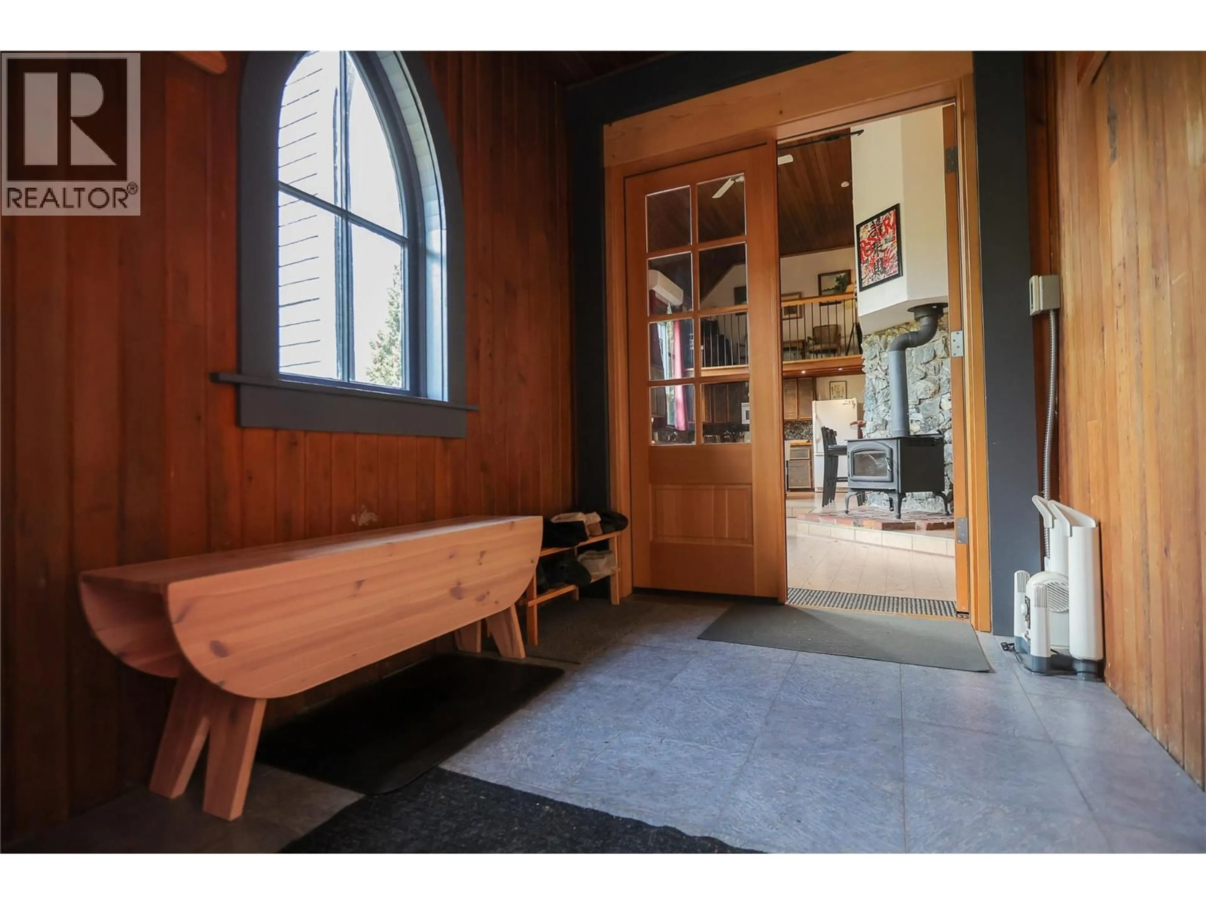 Indoor entryway for 317 FIR STREET, Ymir British Columbia V0G2K0