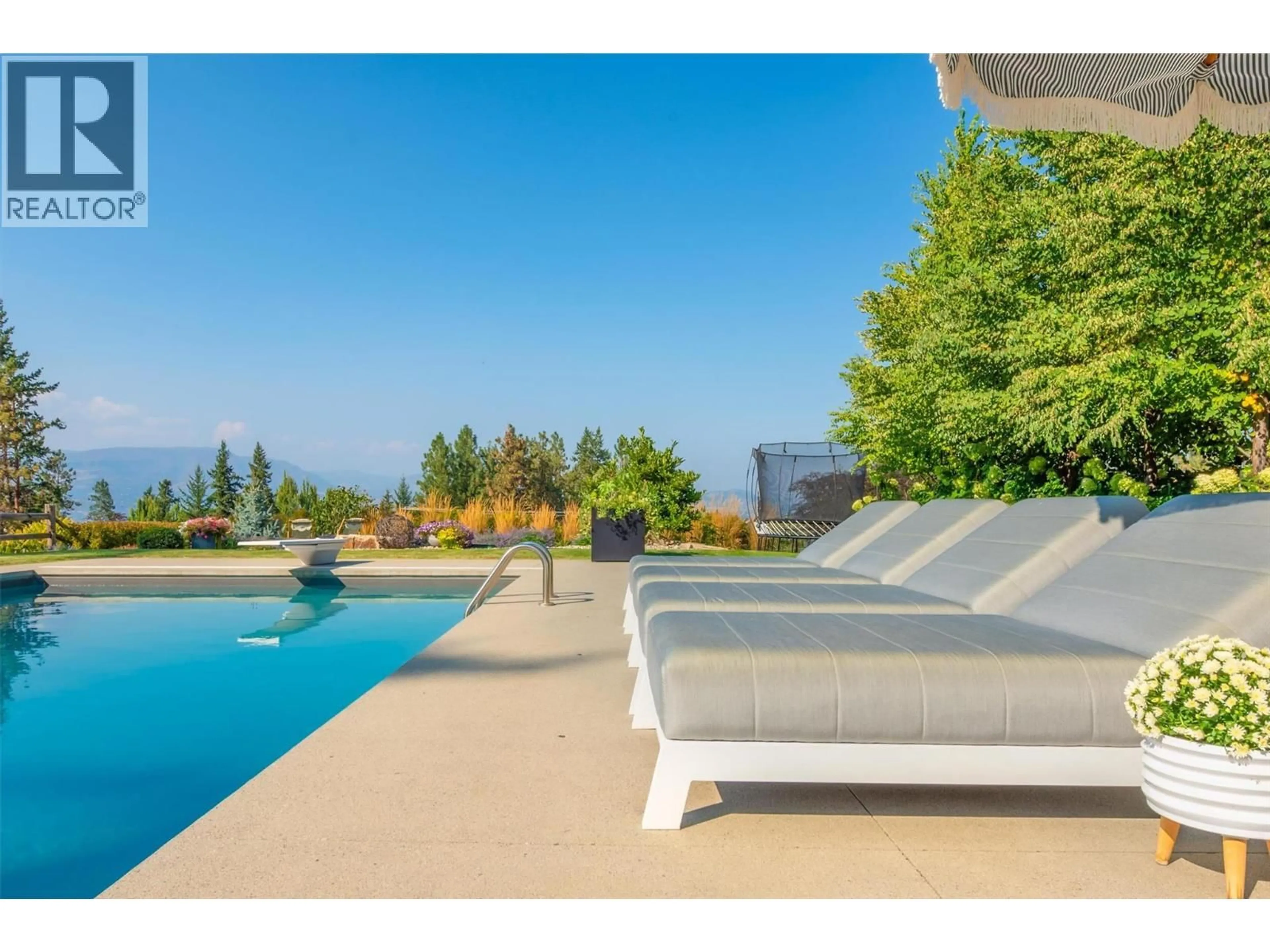 Pool for 763 BARNABY ROAD, Kelowna British Columbia V1W4N9