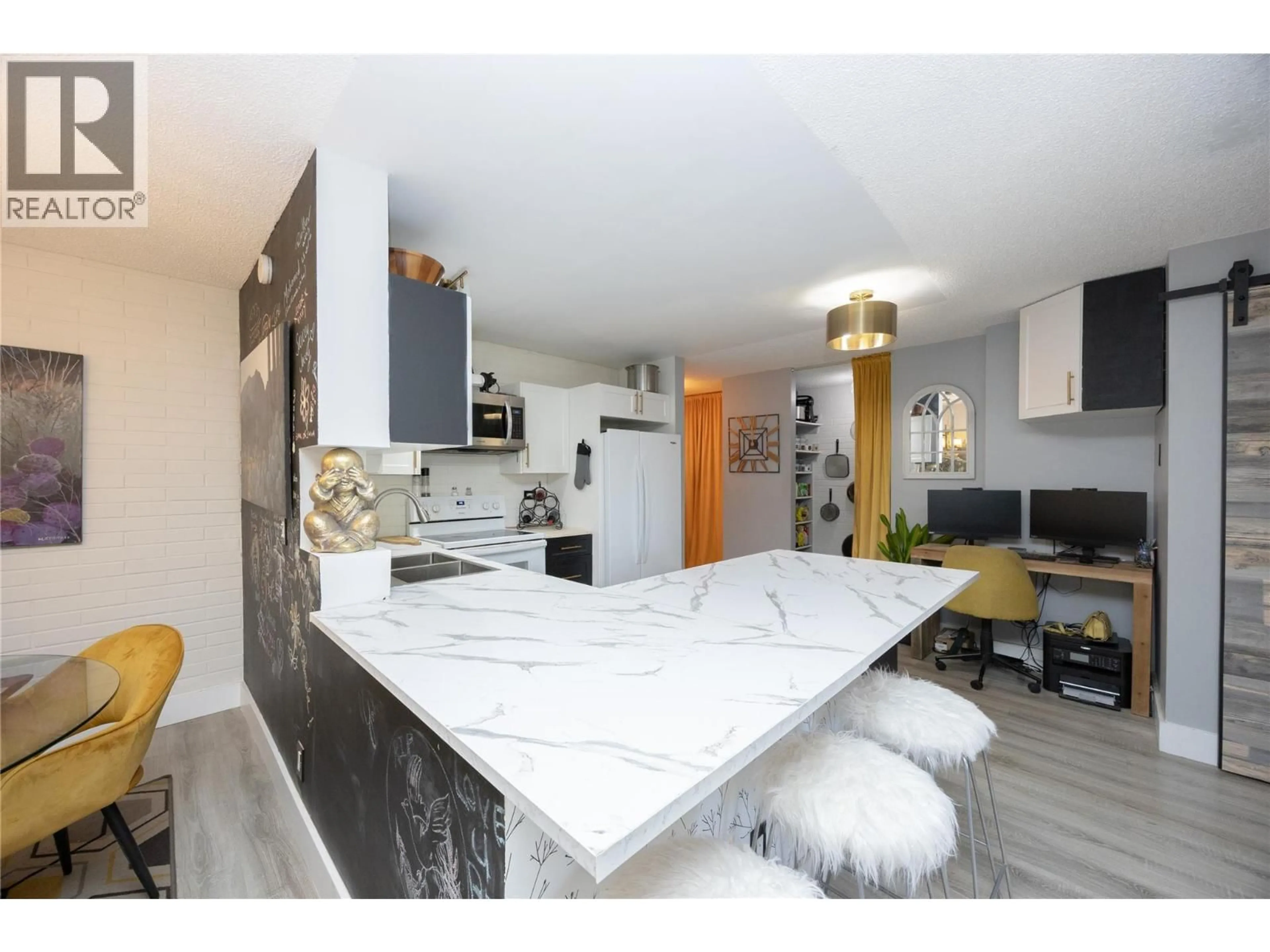 Contemporary kitchen, unknown for 206 - 1915 PACIFIC COURT, Kelowna British Columbia V1Y8B3