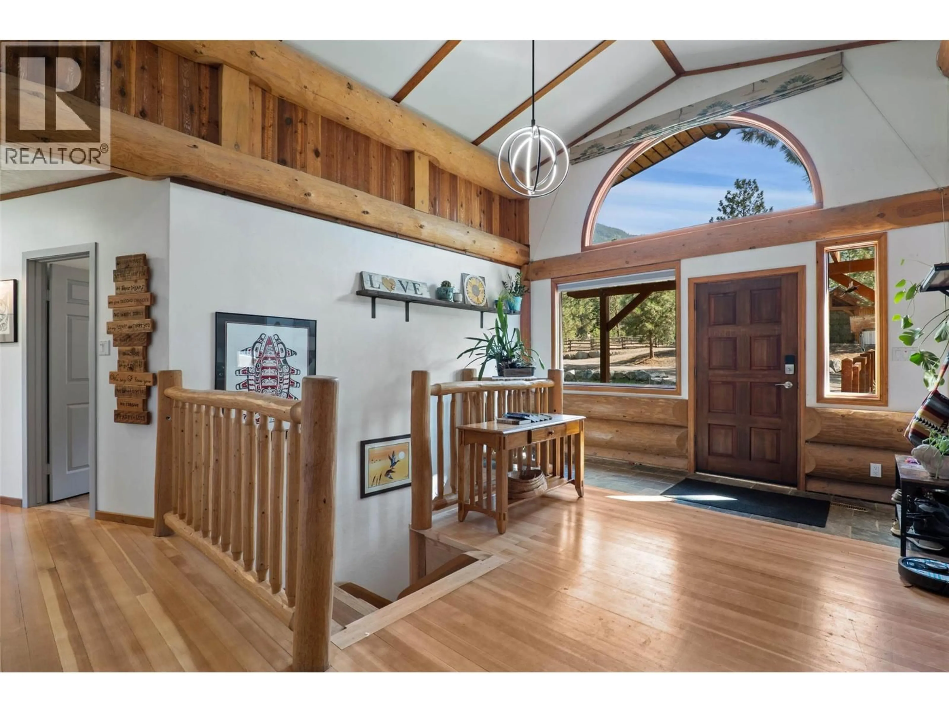 Indoor entryway for 129 COLDWATER ROAD, Merritt British Columbia V1K1B8