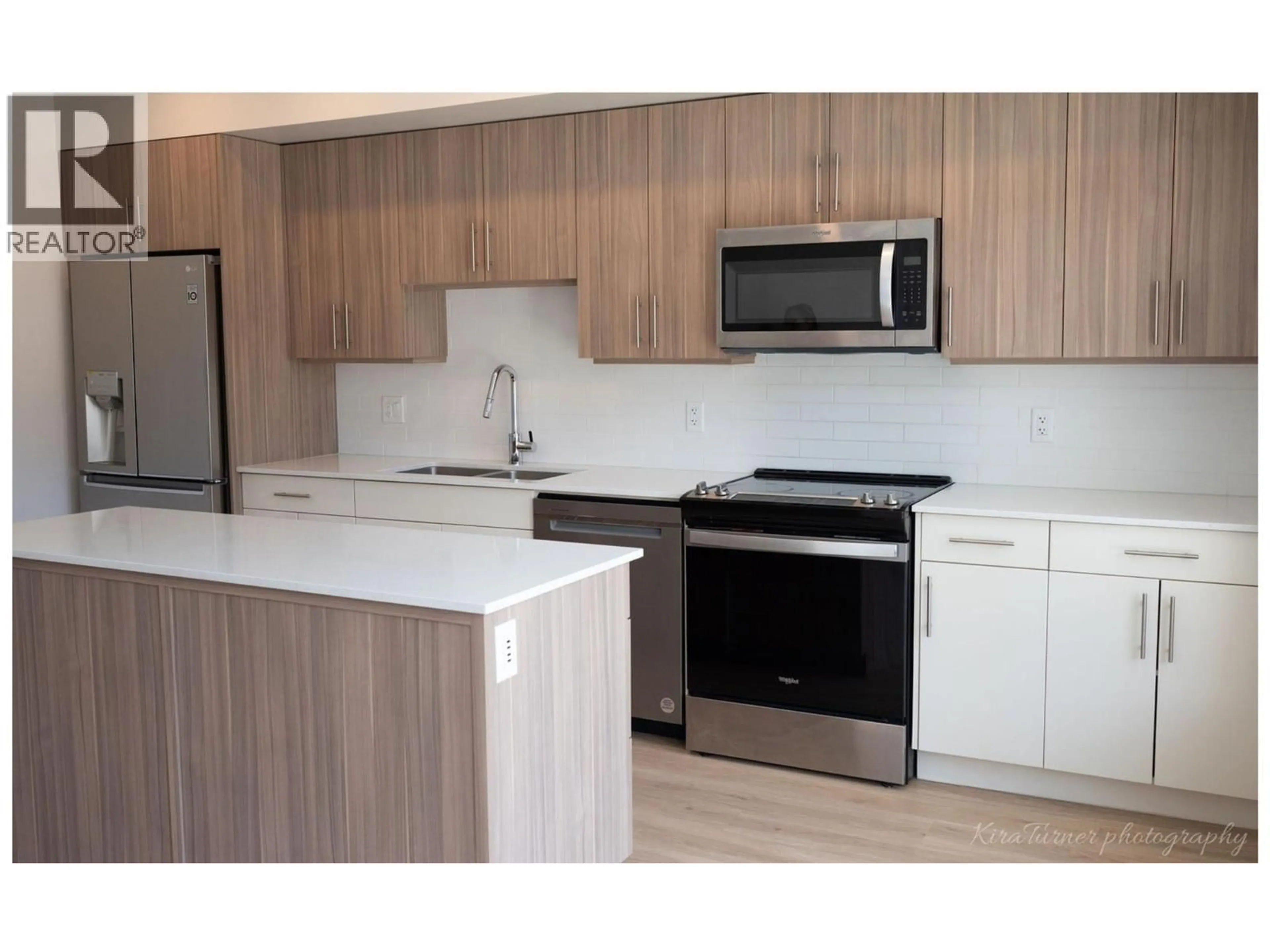 Standard kitchen, wood/laminate floor for 86 - 685 BOYNTON PLACE, Kelowna British Columbia V1V2Z4