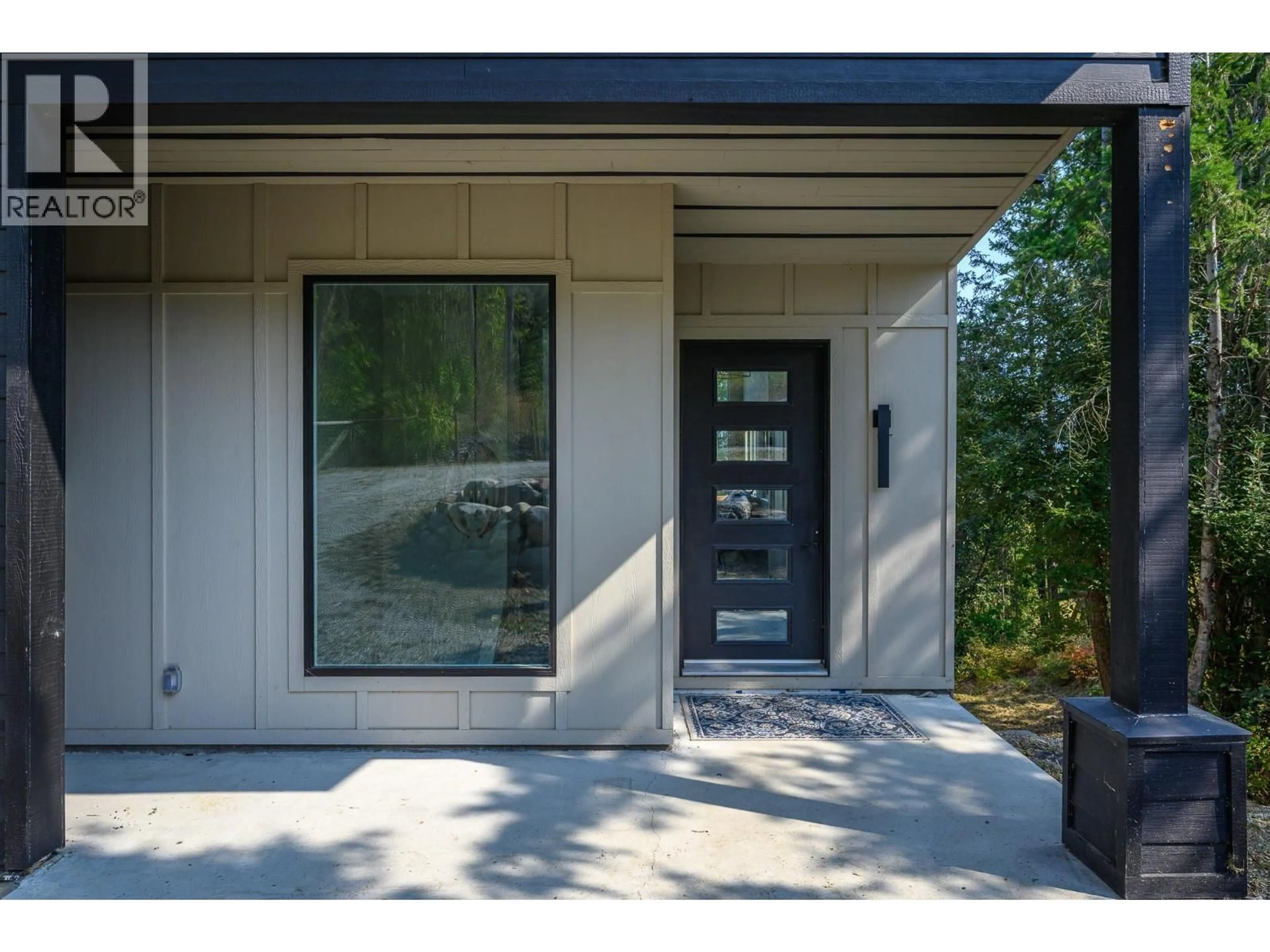 Indoor entryway for 179 NICHLOUS ROAD, Enderby British Columbia V0E1V3
