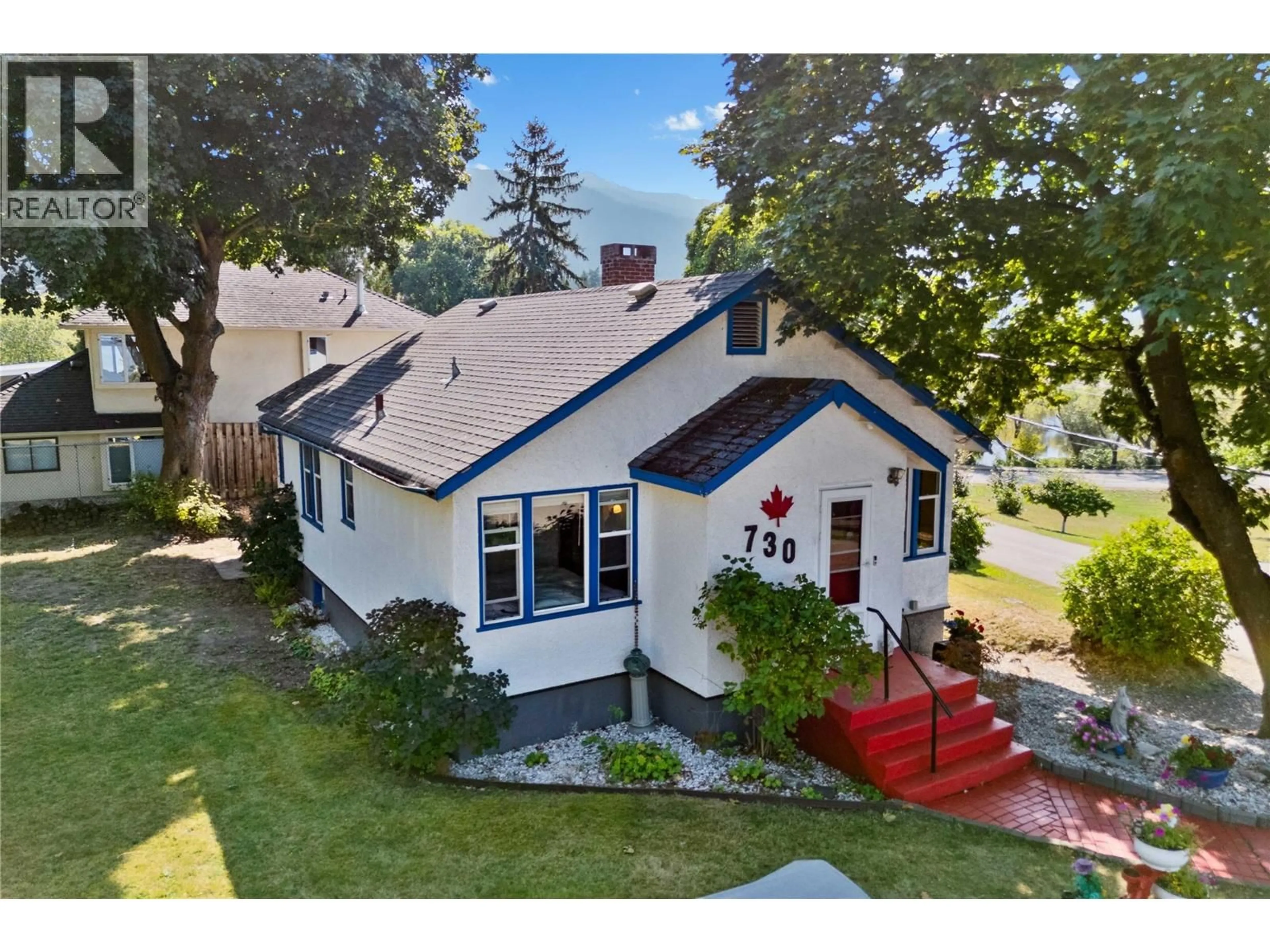 A pic from outside/outdoor area/front of a property/back of a property/a pic from drone, street for 730 9 AVENUE NORTHEAST, Salmon Arm British Columbia V1E4A1