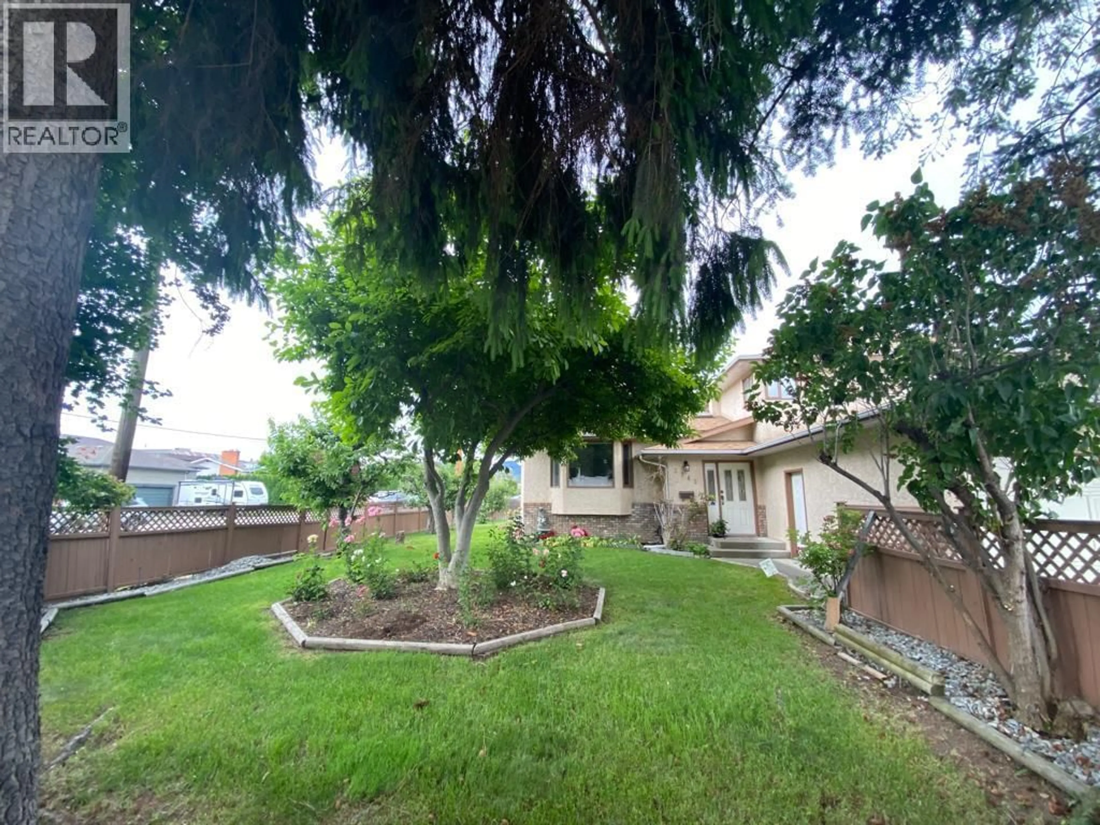 A pic from outside/outdoor area/front of a property/back of a property/a pic from drone, street for 3343 GORDON DRIVE, Kelowna British Columbia V1W3M9