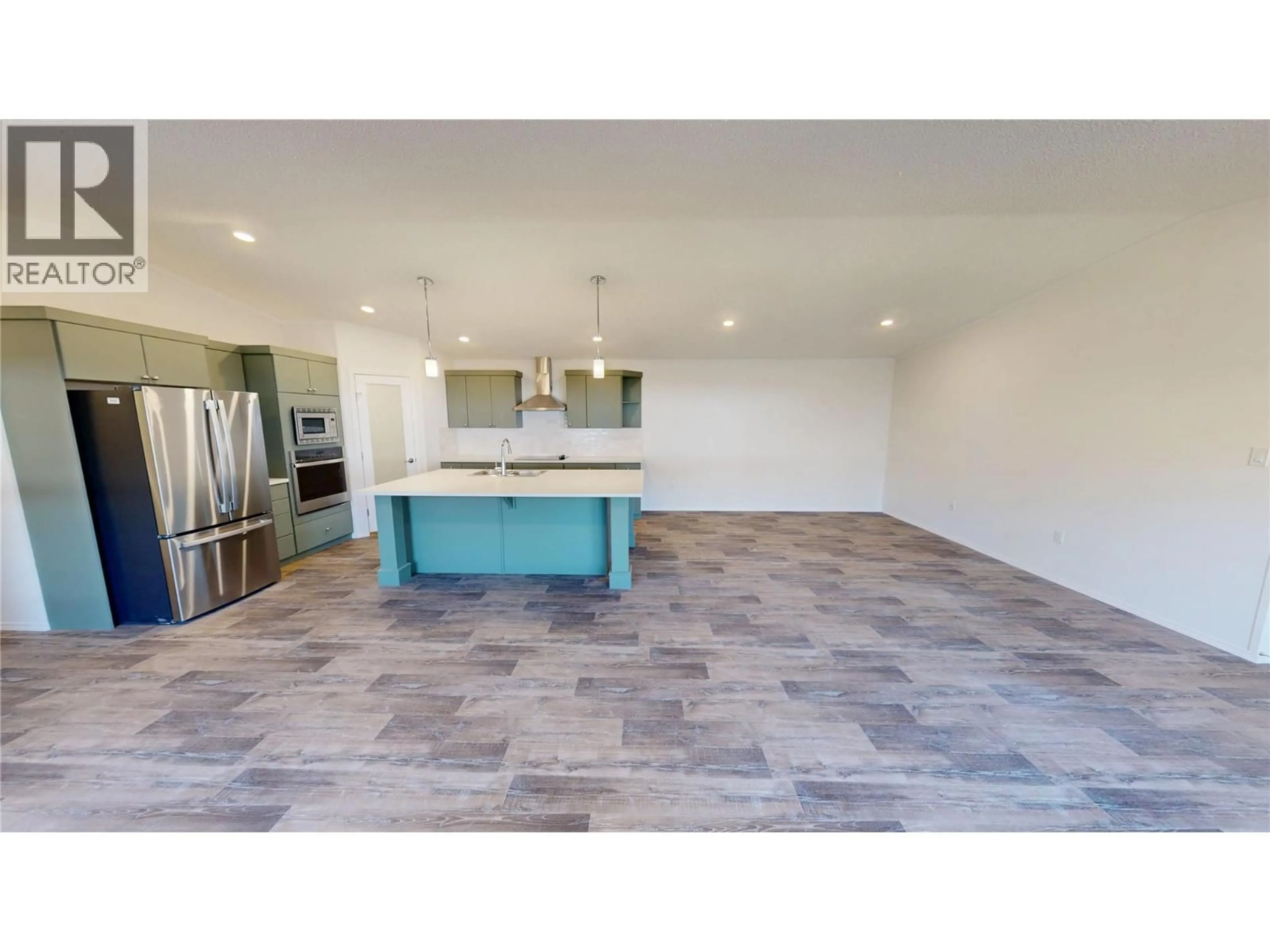Open concept kitchen, ceramic/tile floor for 20 CHEROKEE DRIVE, Elkford British Columbia V0B1H0