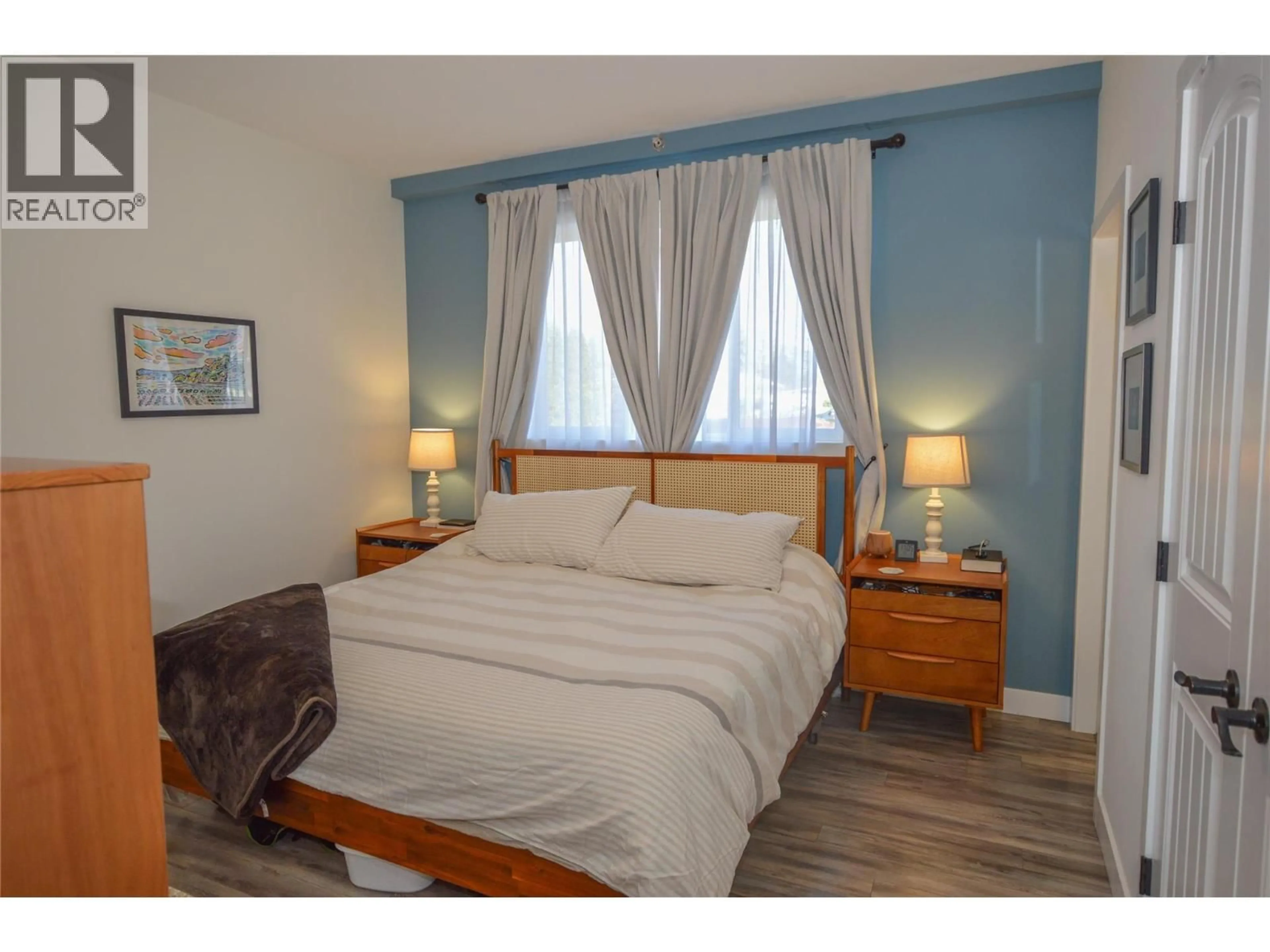 Bedroom with bed, wood/laminate floor for 10126 RAND STREET, Summerland British Columbia V0H1Z5