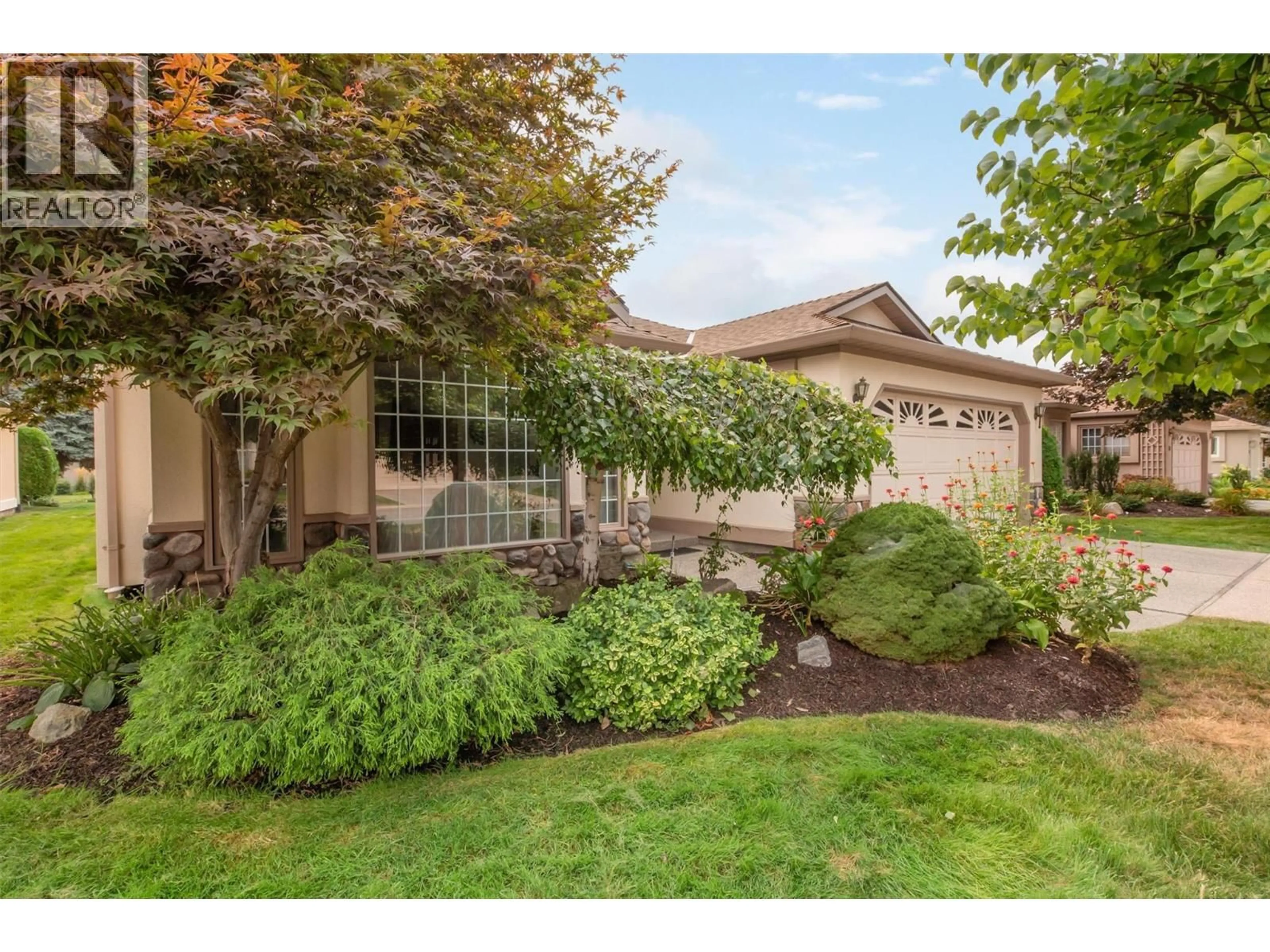 Home with vinyl exterior material, street for 182 - 1201 CAMERON AVENUE, Kelowna British Columbia V1W3S2