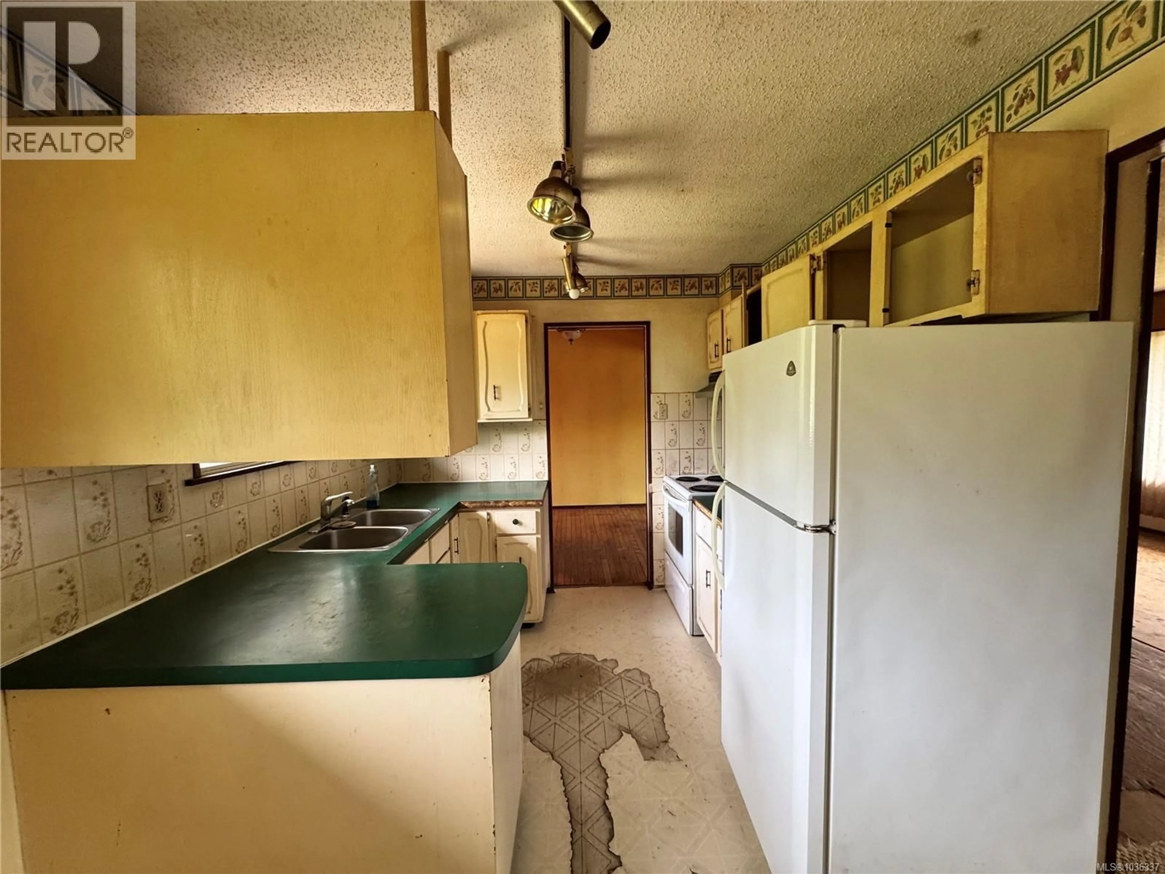 Standard kitchen, cement floor for 780 WESTMERE ROAD, Campbell River British Columbia V9W3Z7