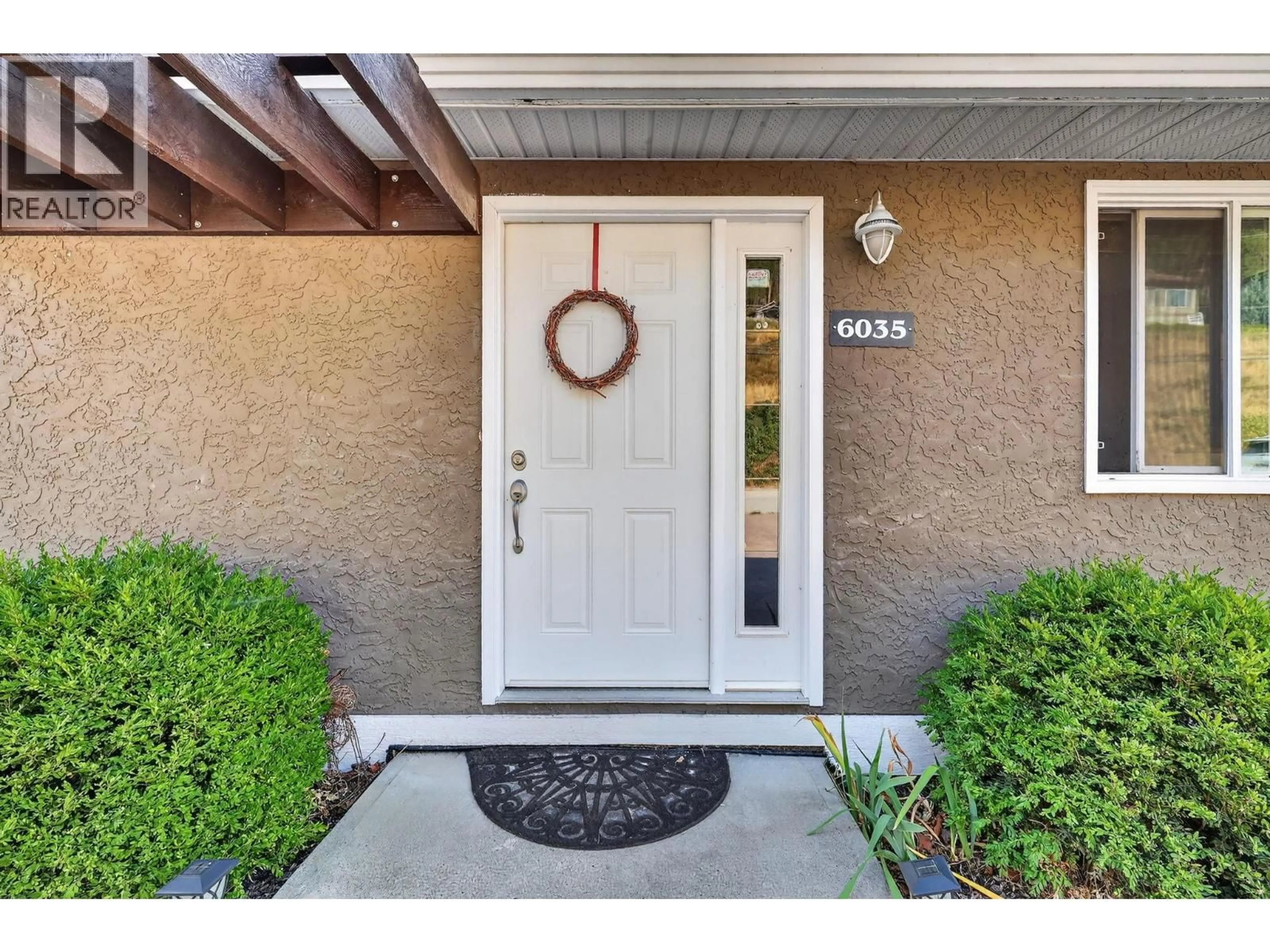Indoor entryway for 6035 TURNER AVENUE, Peachland British Columbia V0H1X4