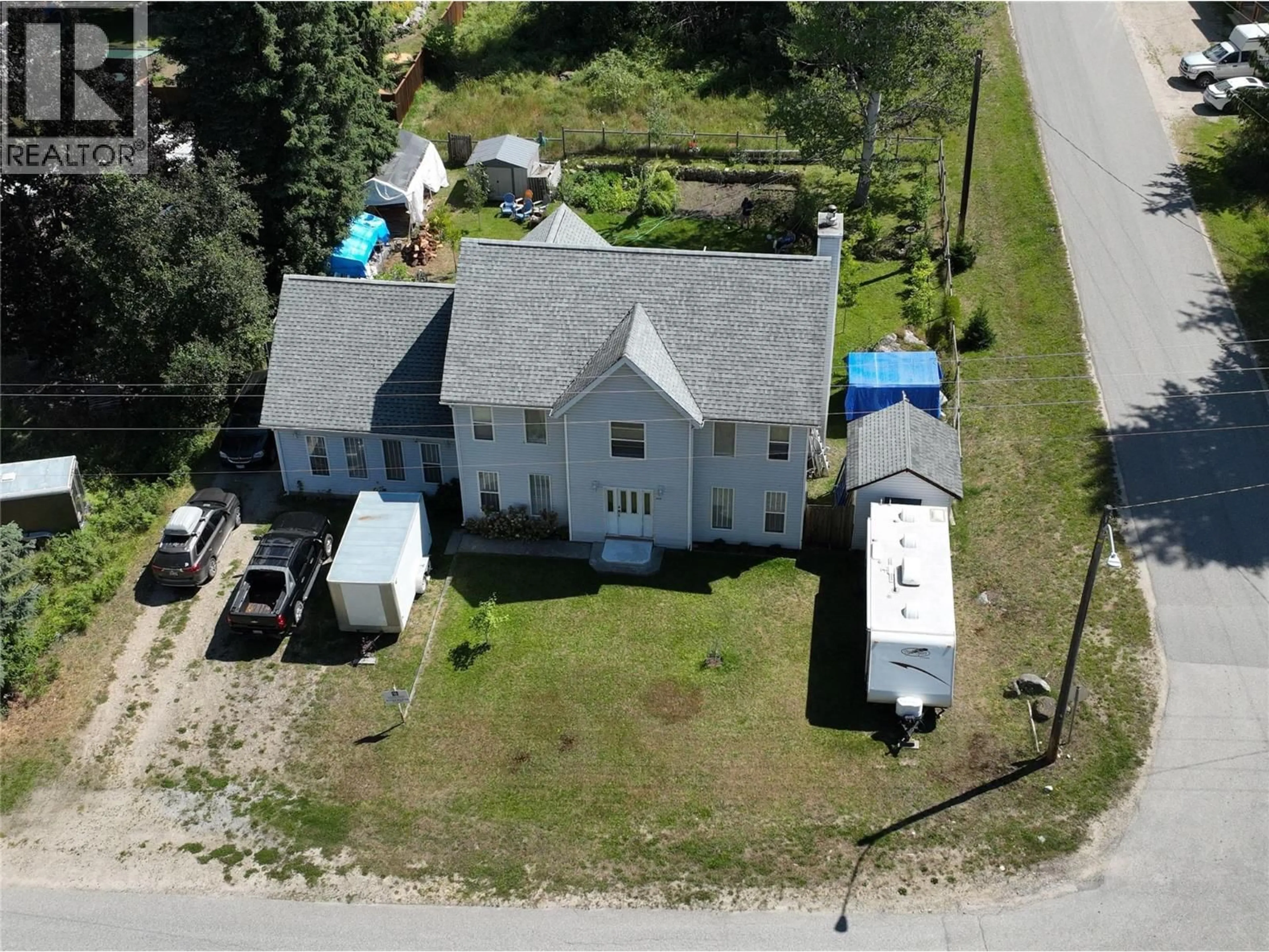 A pic from outside/outdoor area/front of a property/back of a property/a pic from drone, building for 1118 HAROLD STREET, Slocan British Columbia V0G2C0