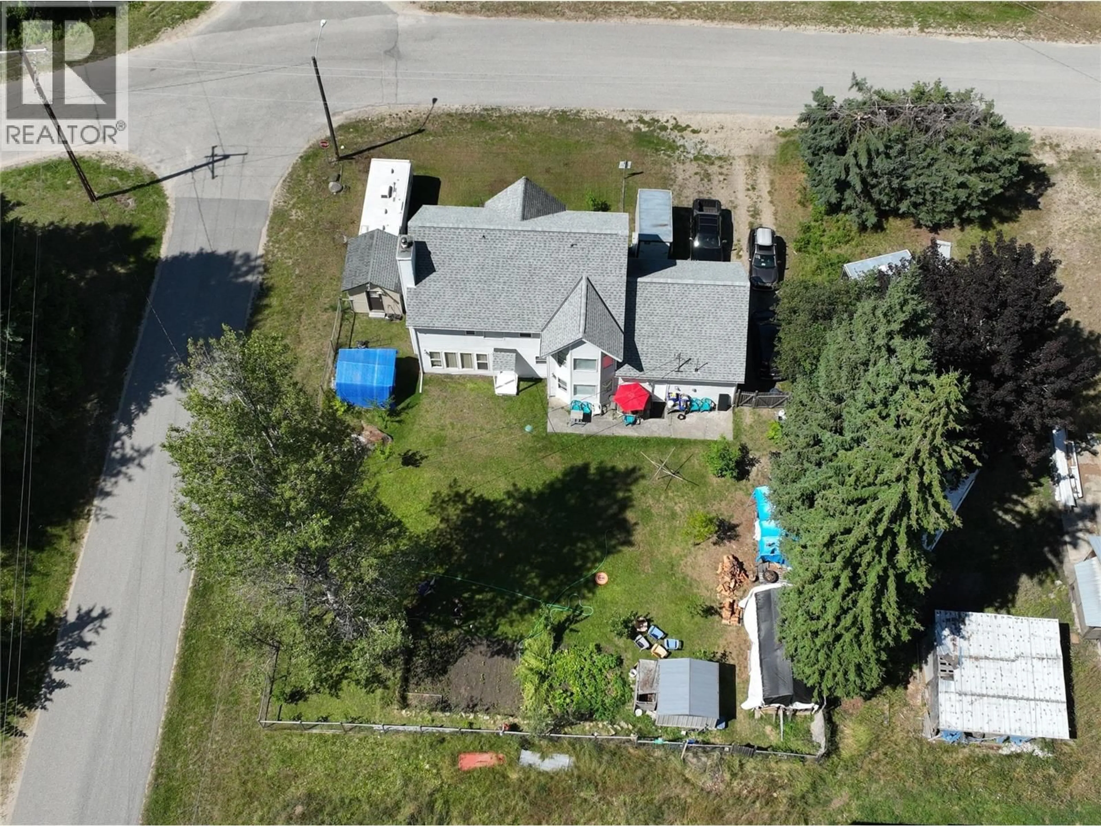 A pic from outside/outdoor area/front of a property/back of a property/a pic from drone, street for 1118 HAROLD STREET, Slocan British Columbia V0G2C0
