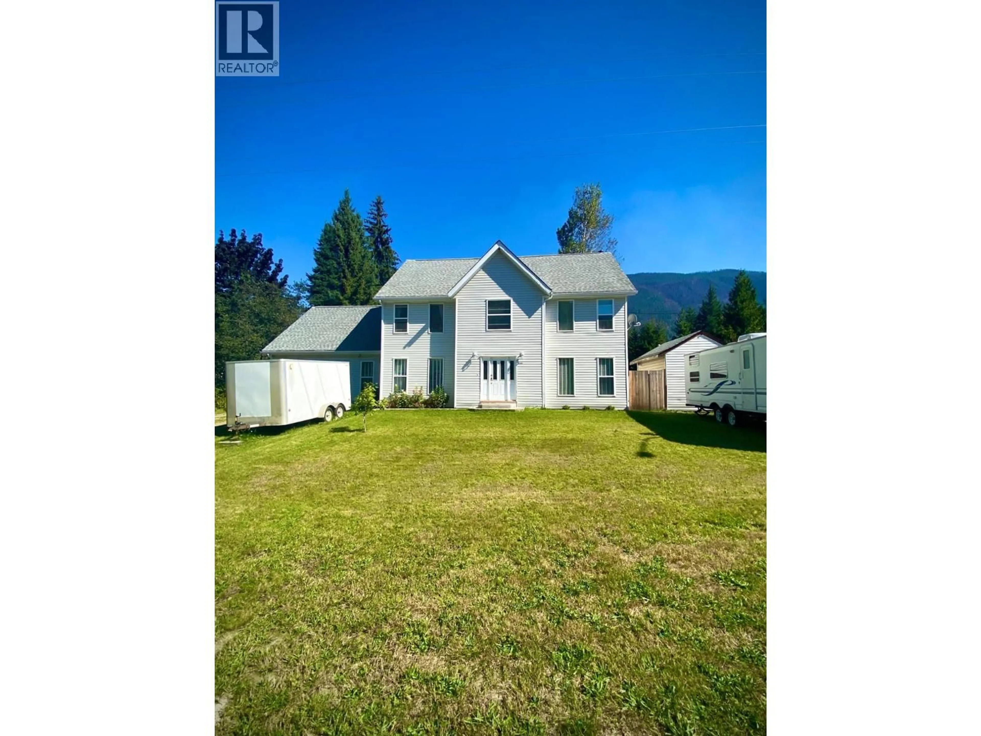 A pic from outside/outdoor area/front of a property/back of a property/a pic from drone, unknown for 1118 HAROLD STREET, Slocan British Columbia V0G2C0