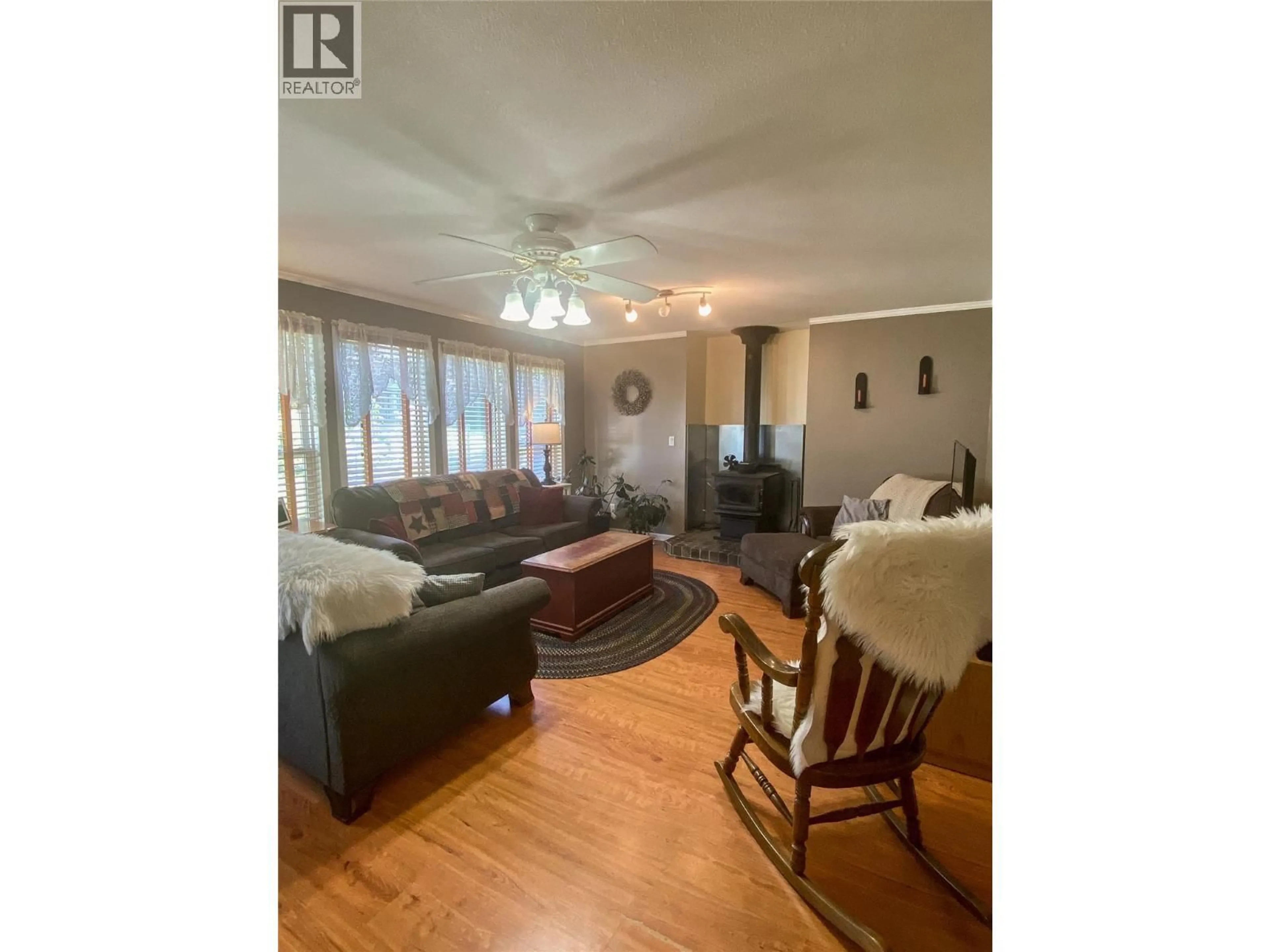 Living room with furniture, wood/laminate floor for 1118 HAROLD STREET, Slocan British Columbia V0G2C0