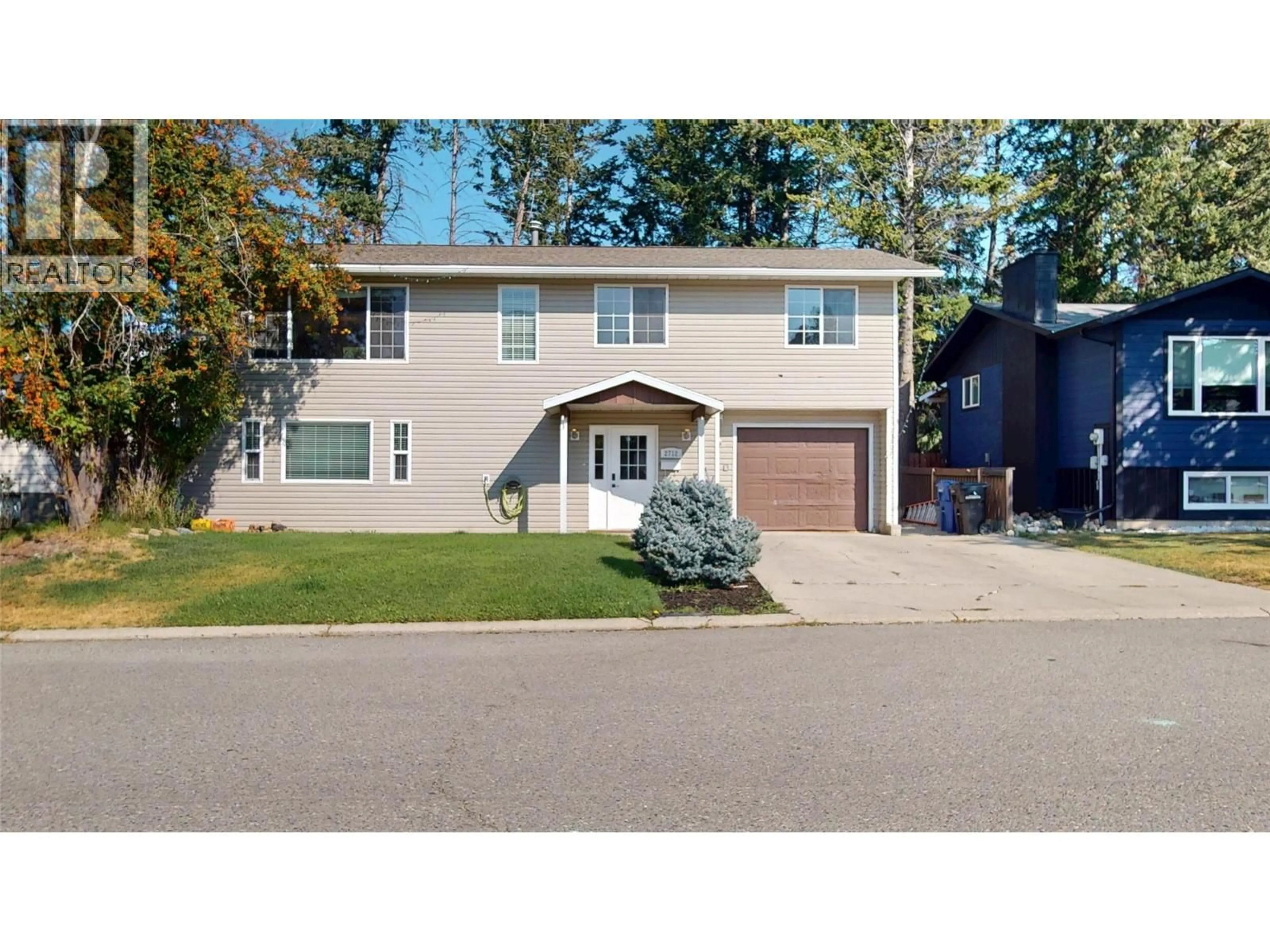 Home with vinyl exterior material, street for 2712 2A STREET SOUTH, Cranbrook British Columbia V1C5B3