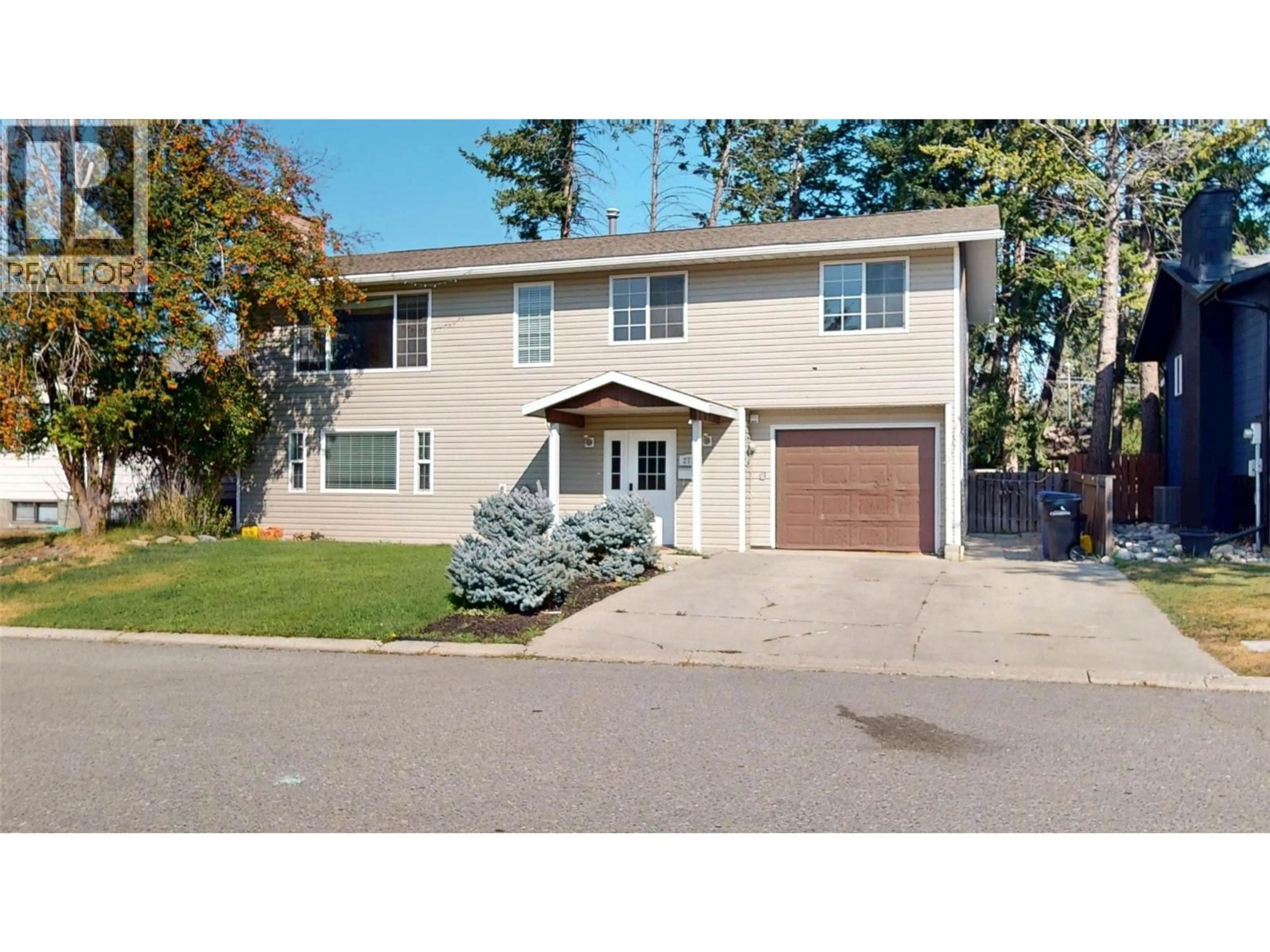 Home with vinyl exterior material, street for 2712 2A STREET SOUTH, Cranbrook British Columbia V1C5B3